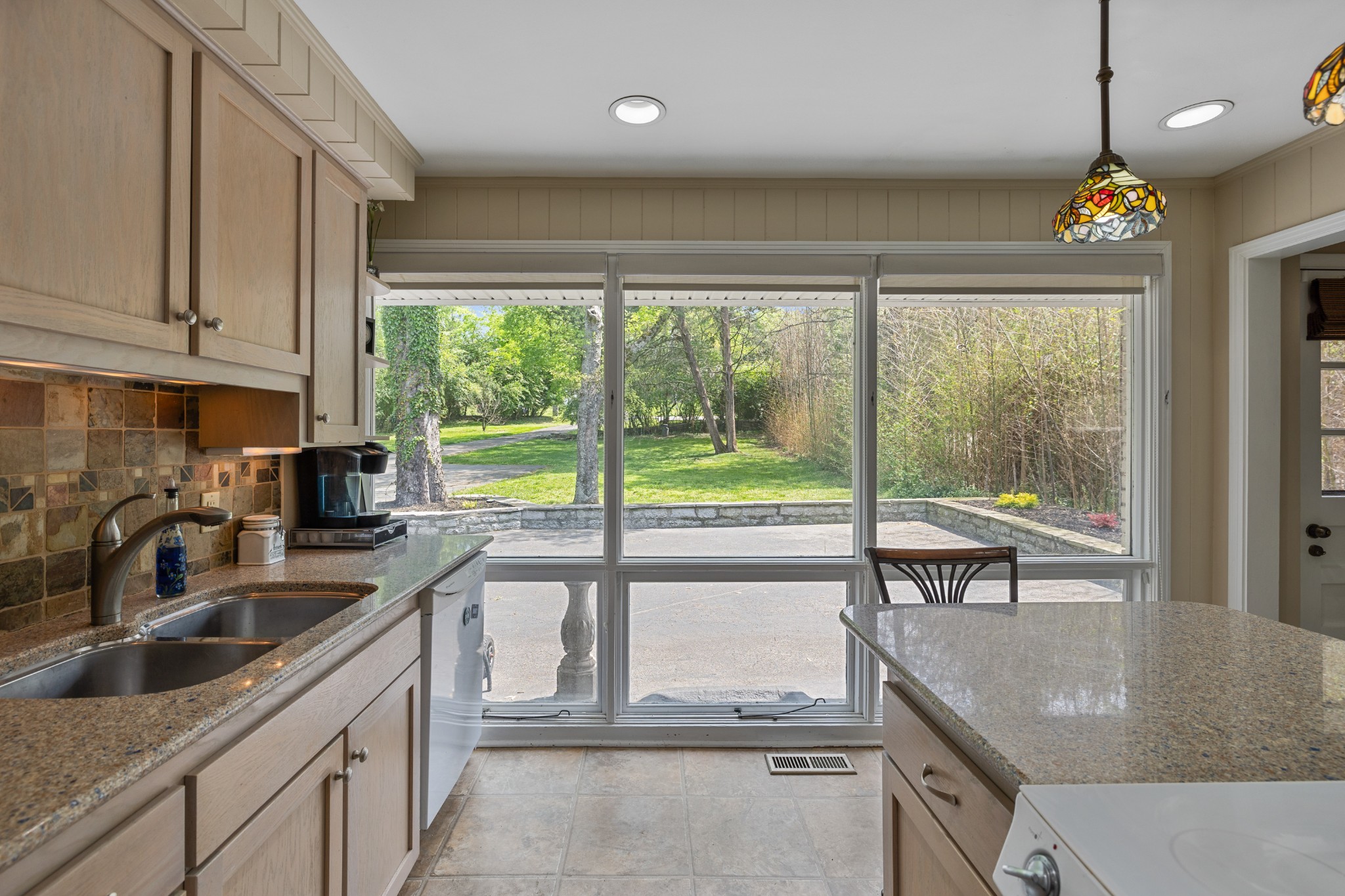 5513 Vanderbilt Rd