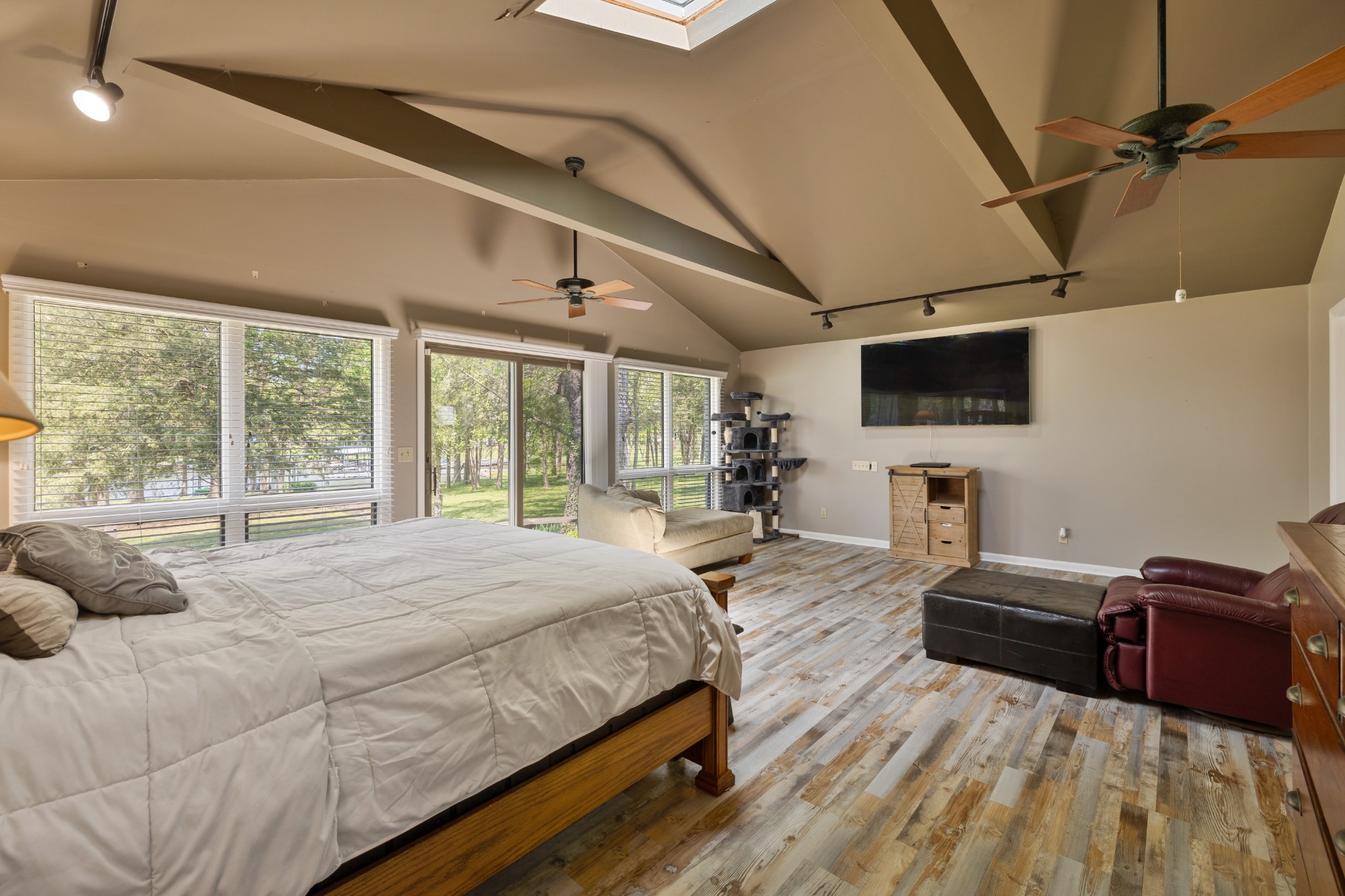 5513 Vanderbilt Rd