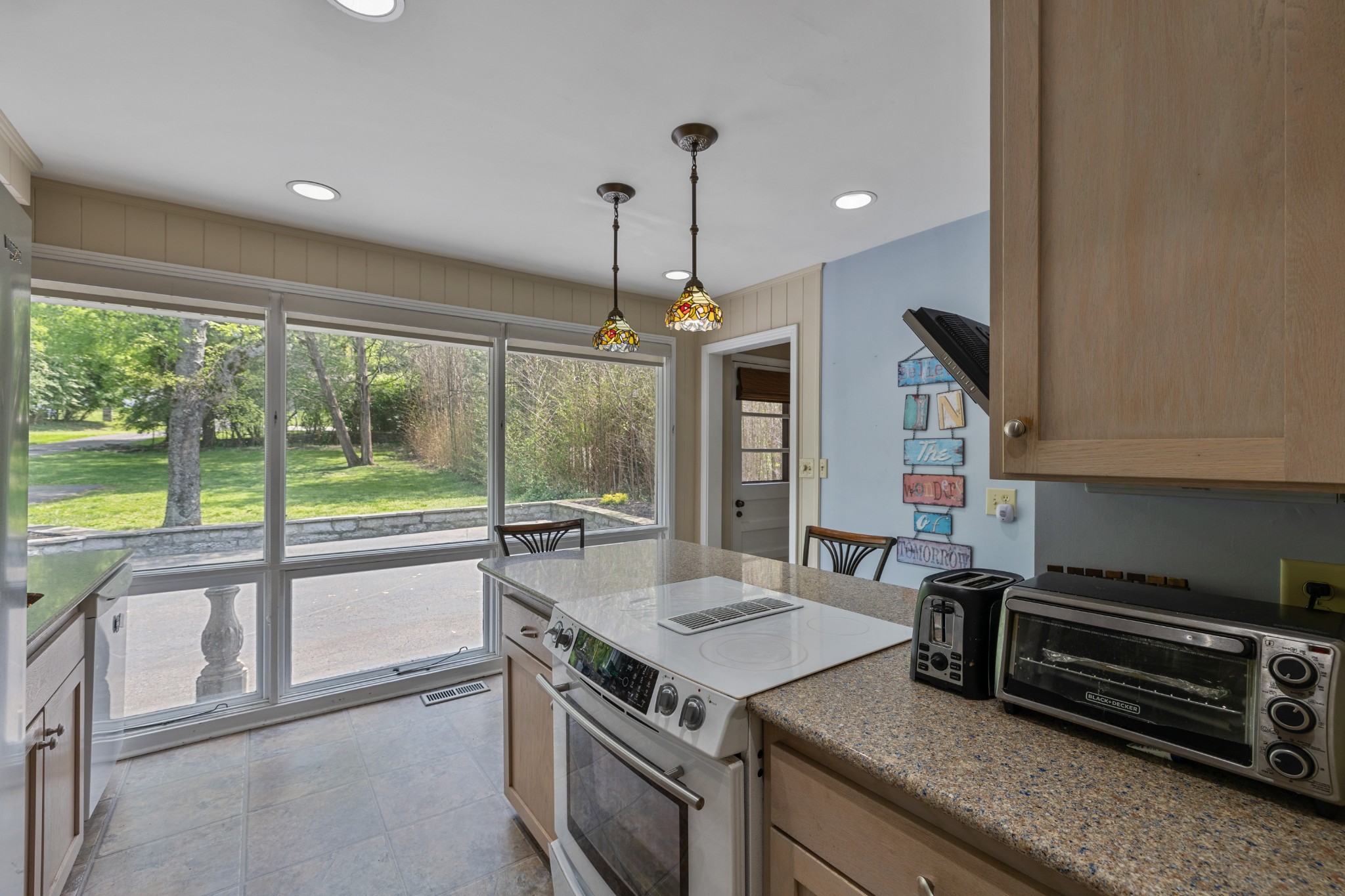 5513 Vanderbilt Rd