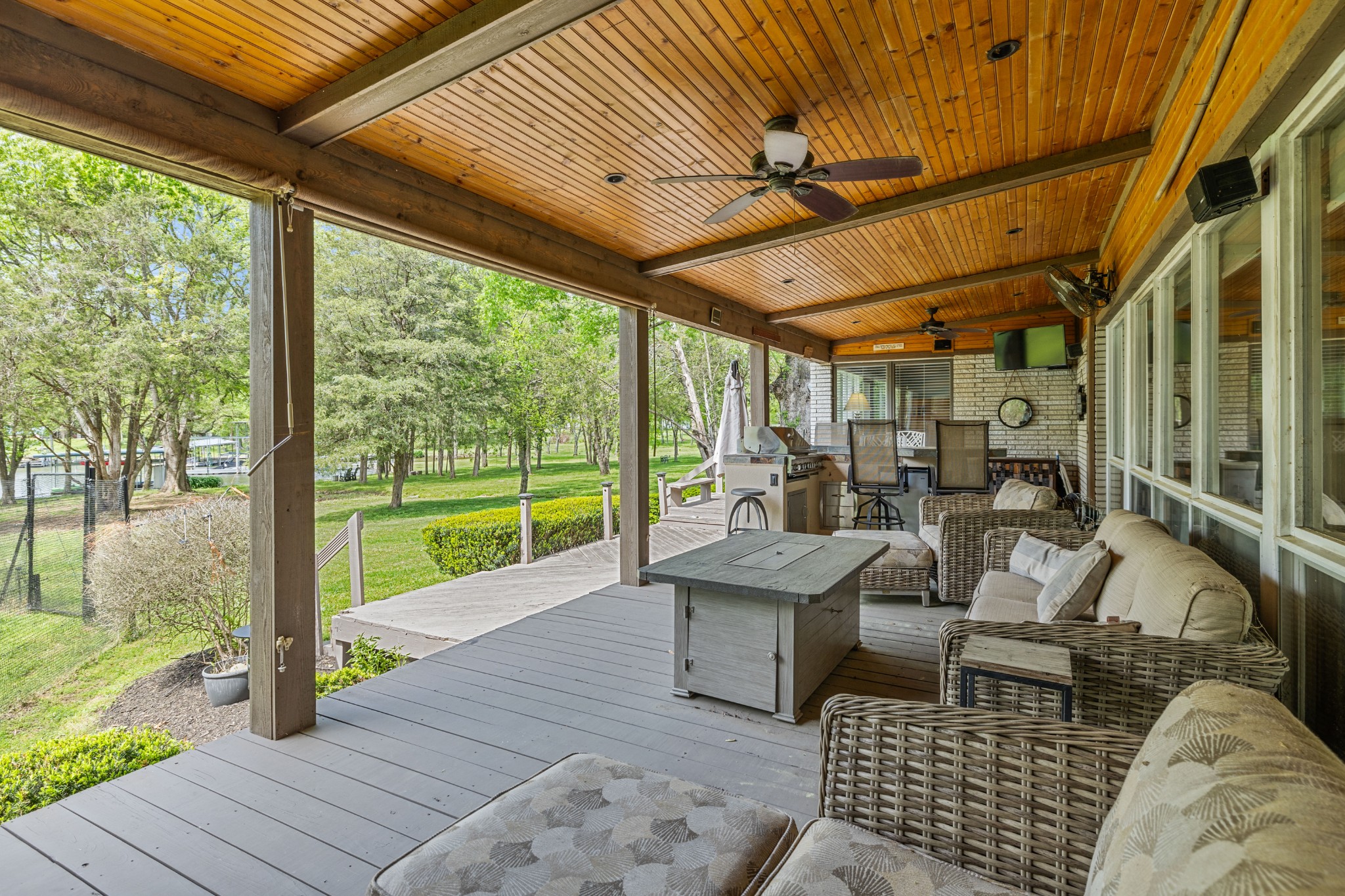 5513 Vanderbilt Rd