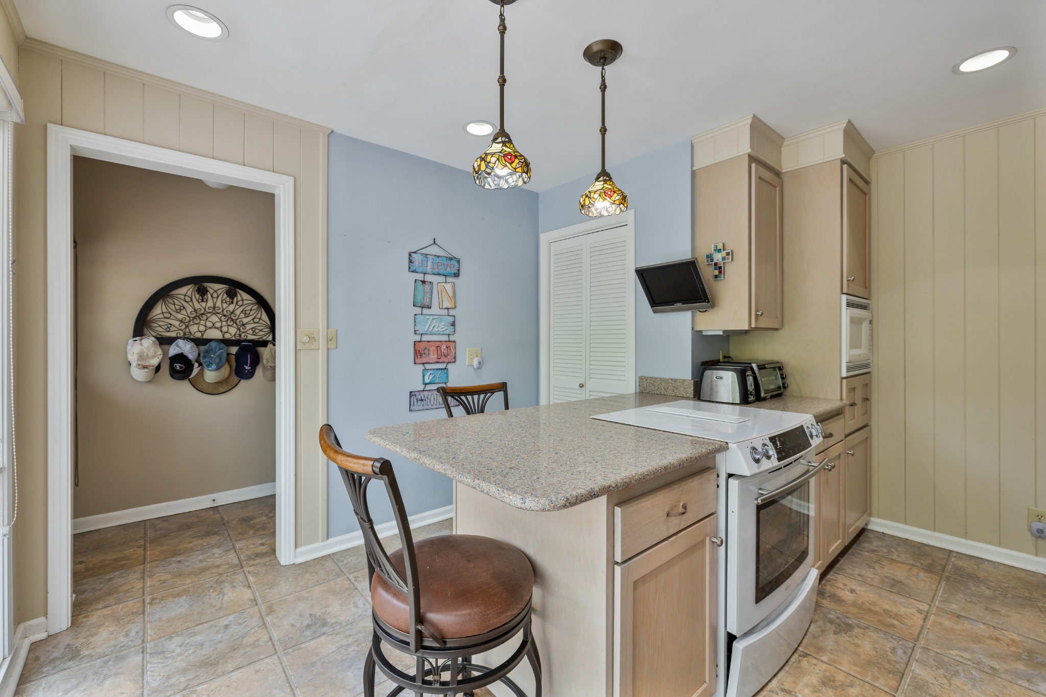 5513 Vanderbilt Rd