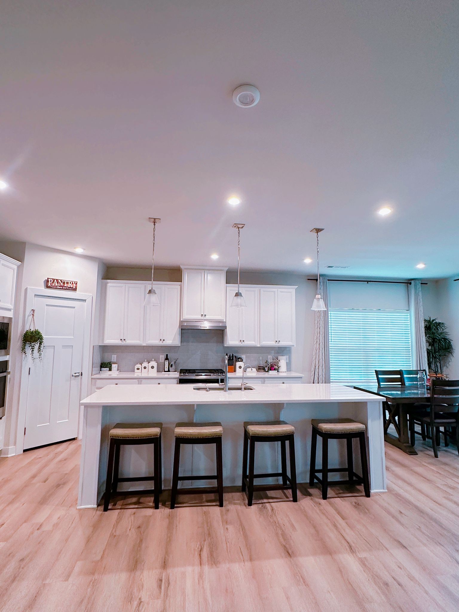 1122 Watermark Way
