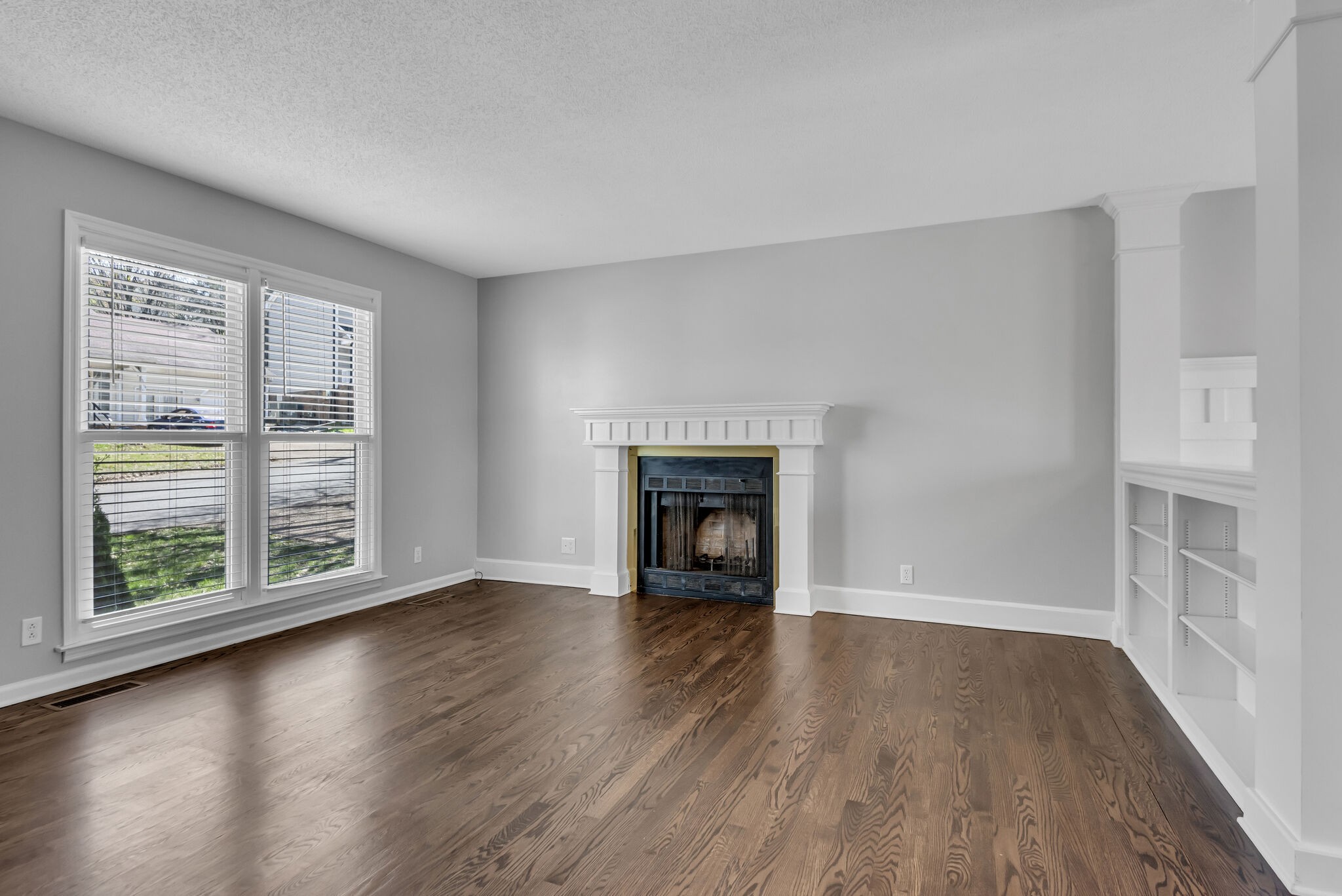5005 English Village Dr