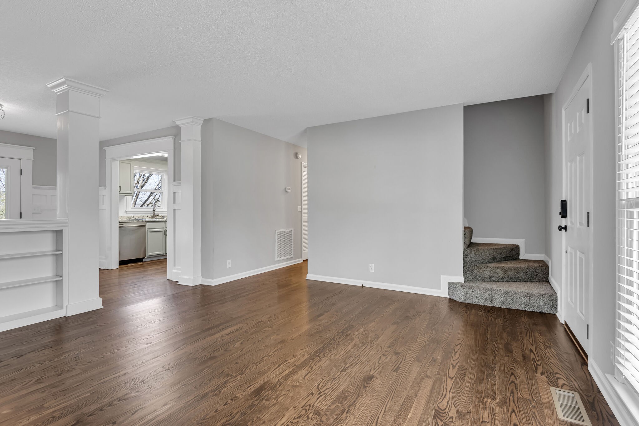 5005 English Village Dr