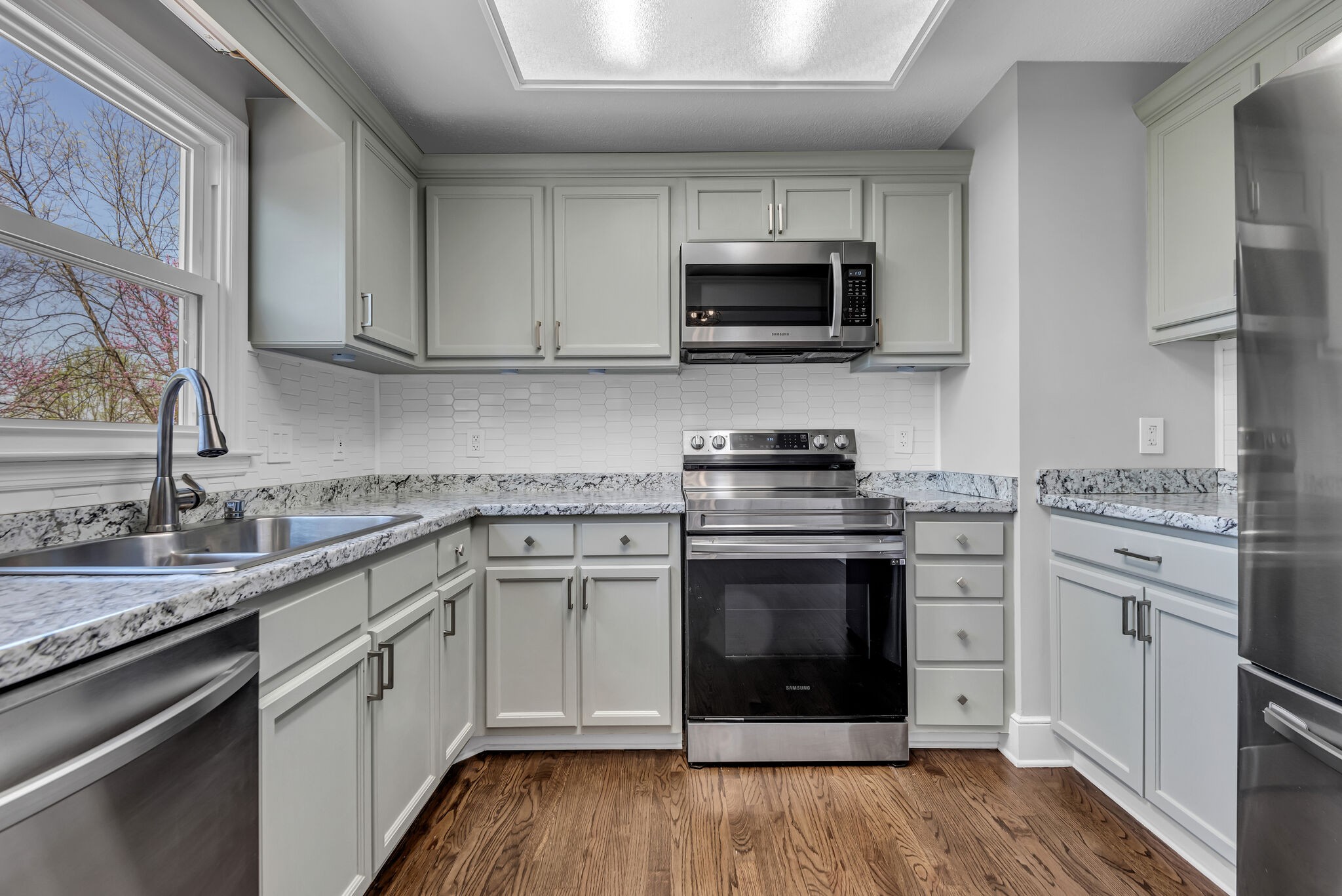 5005 English Village Dr