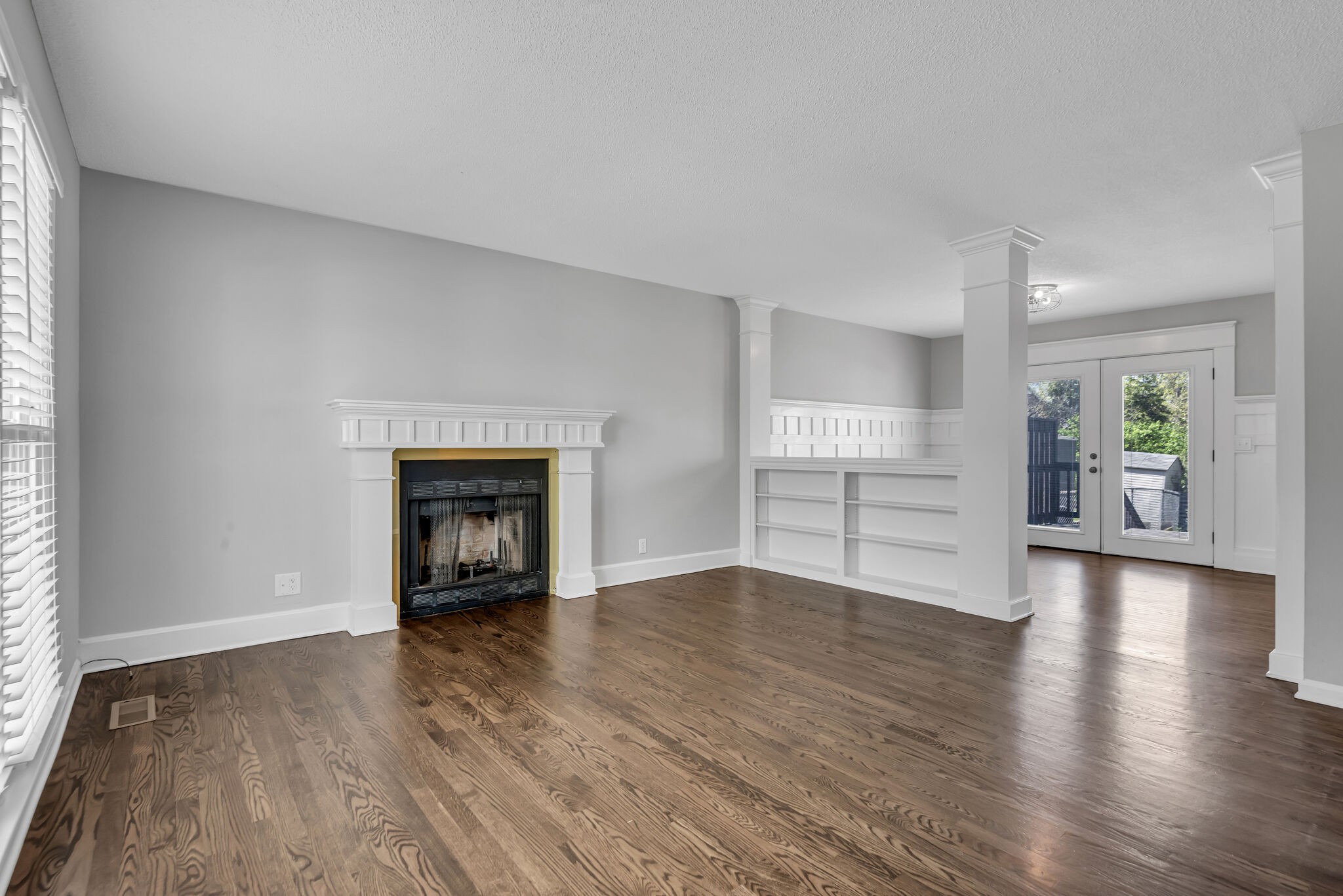 5005 English Village Dr