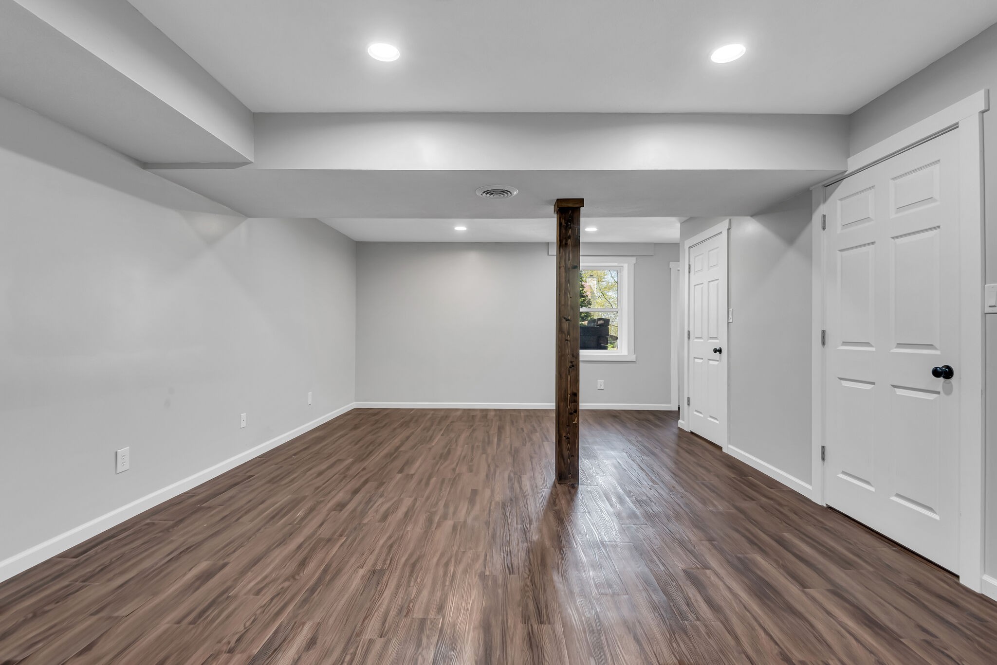 5005 English Village Dr