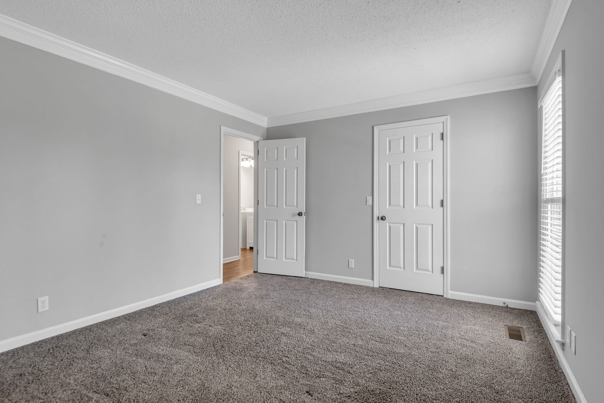 5005 English Village Dr