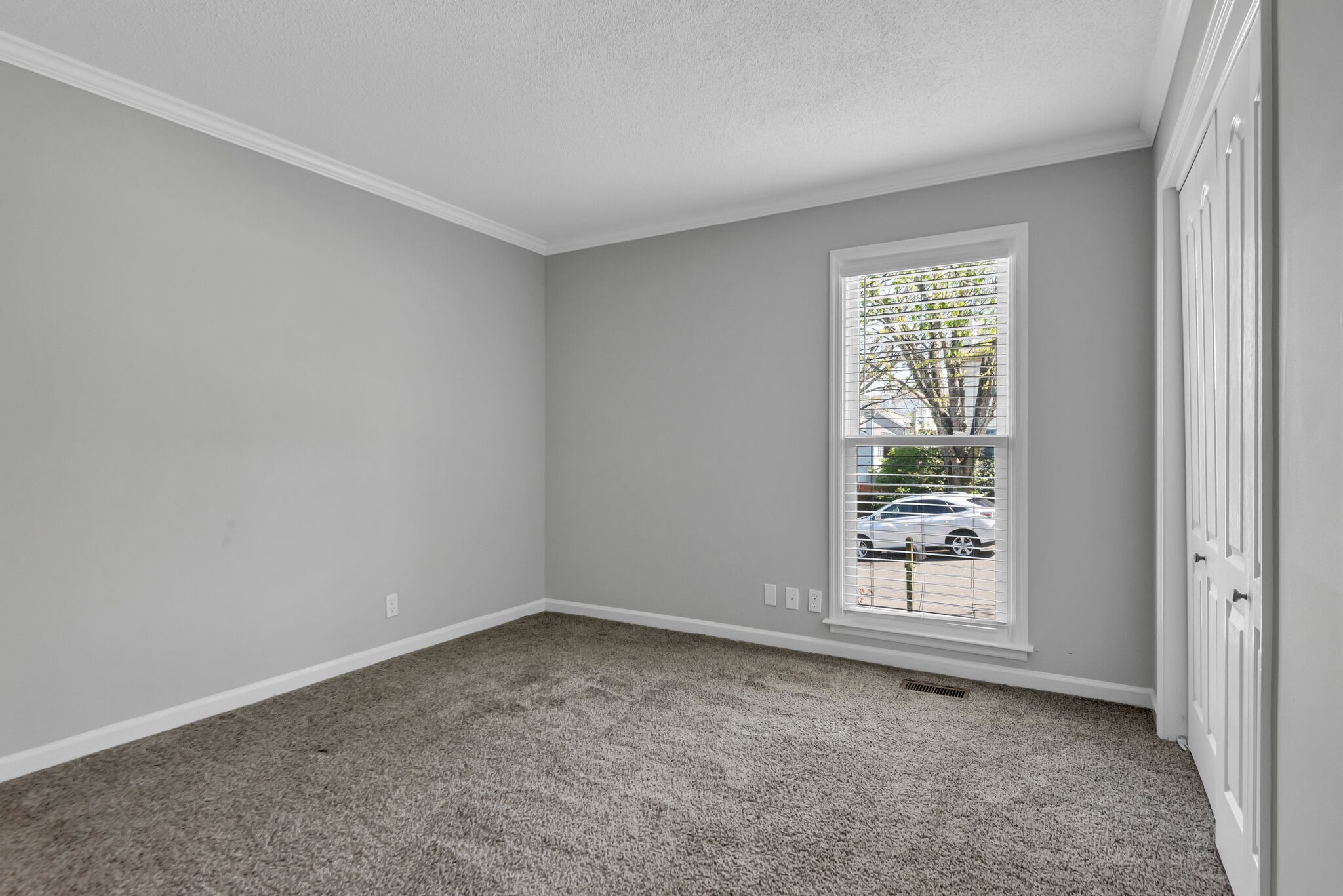 5005 English Village Dr
