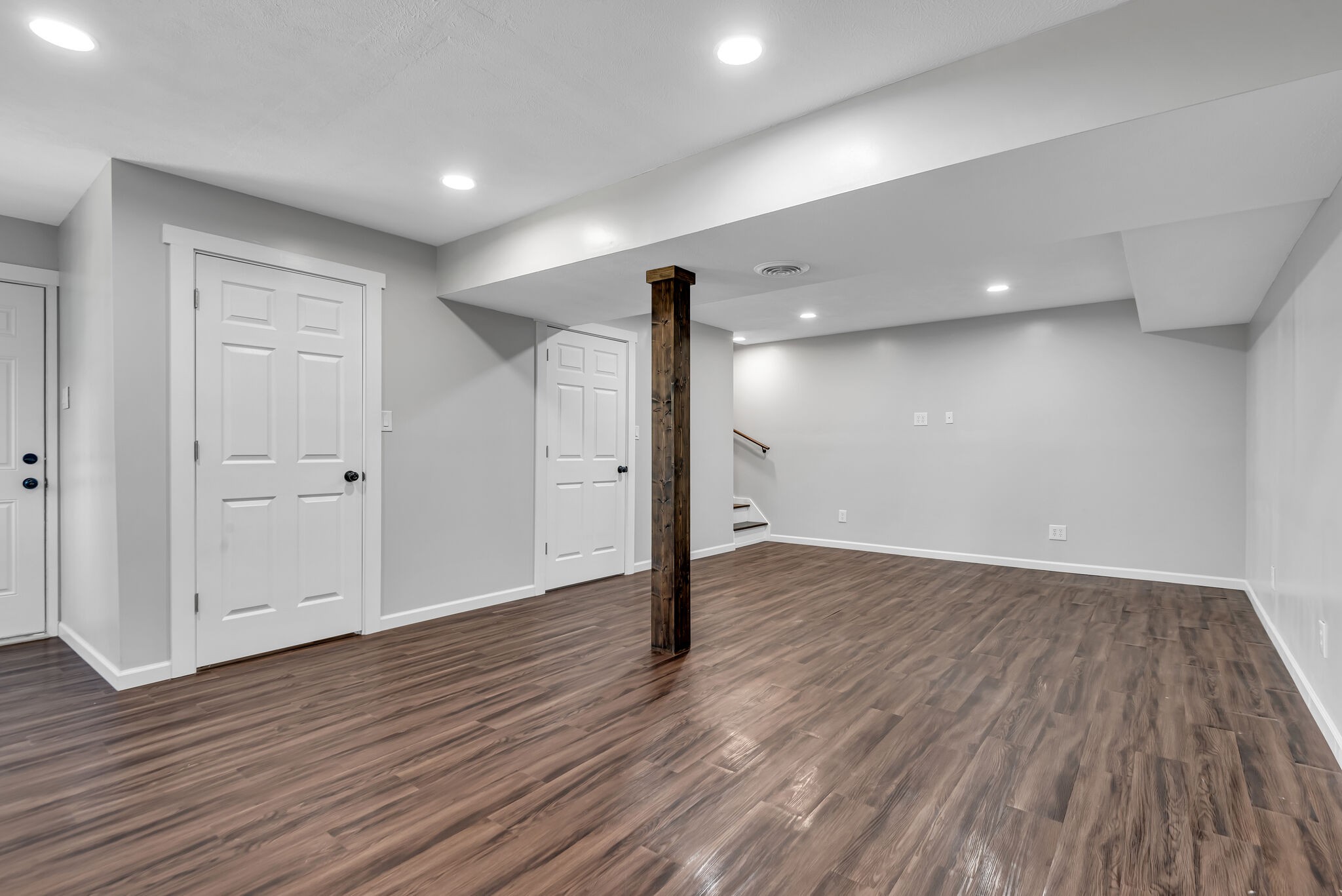 5005 English Village Dr