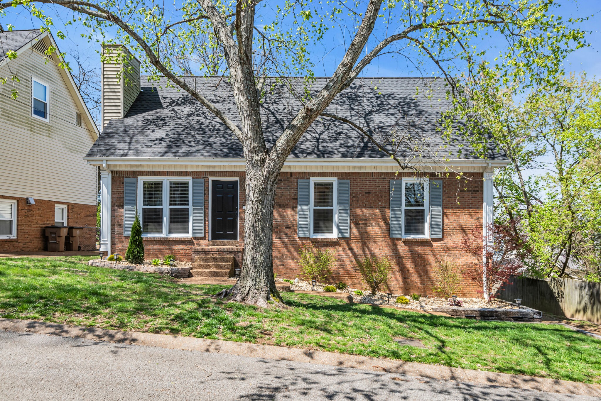 5005 English Village Dr