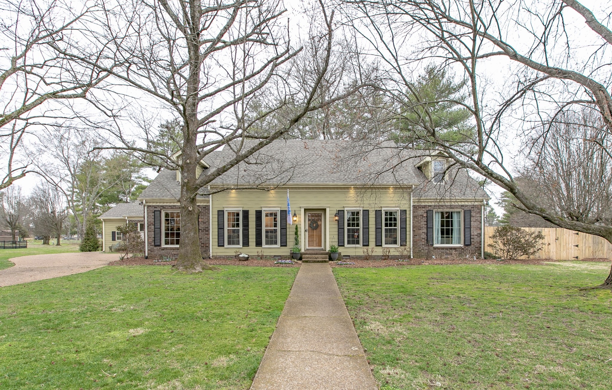 727 Cherokee Ct