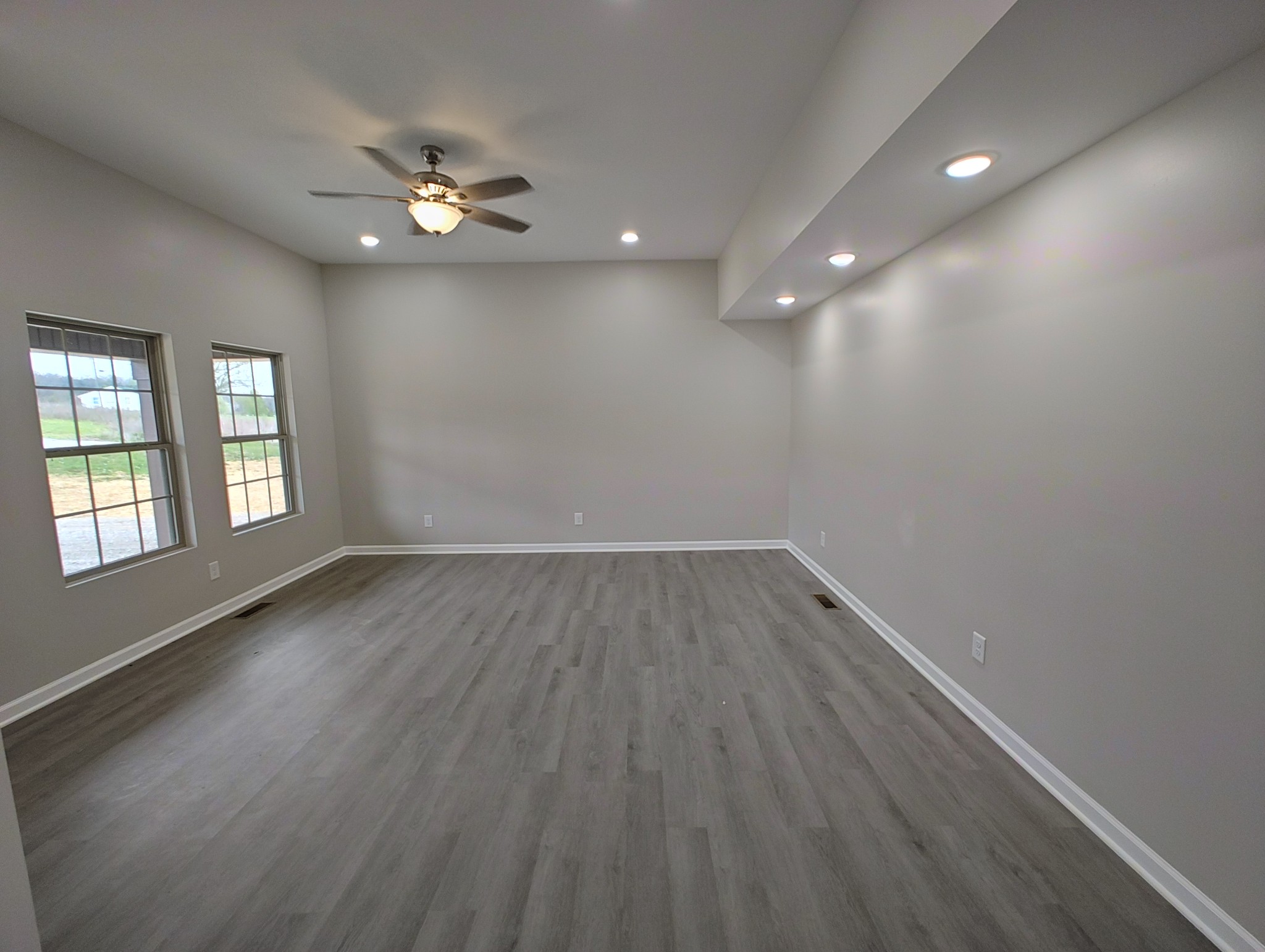 671 W Main St