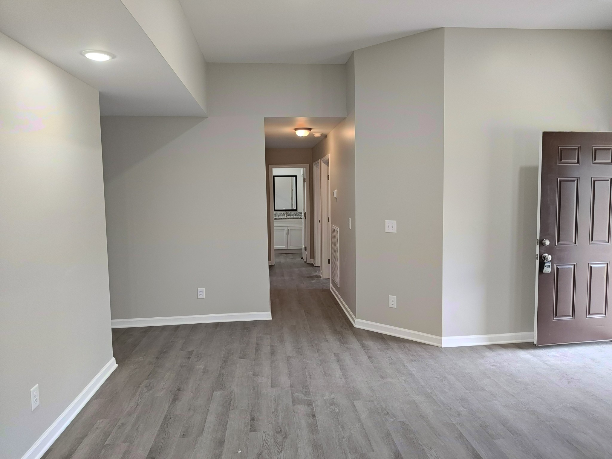 671 W Main St