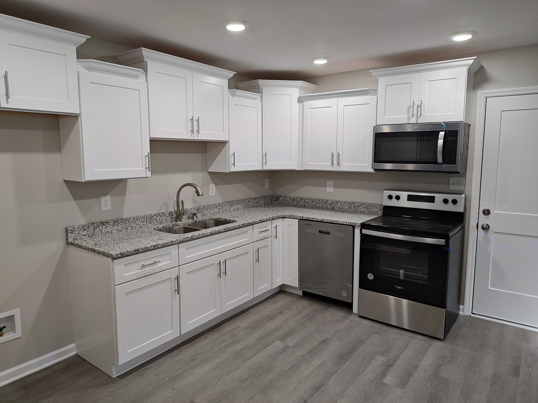 671 W Main St