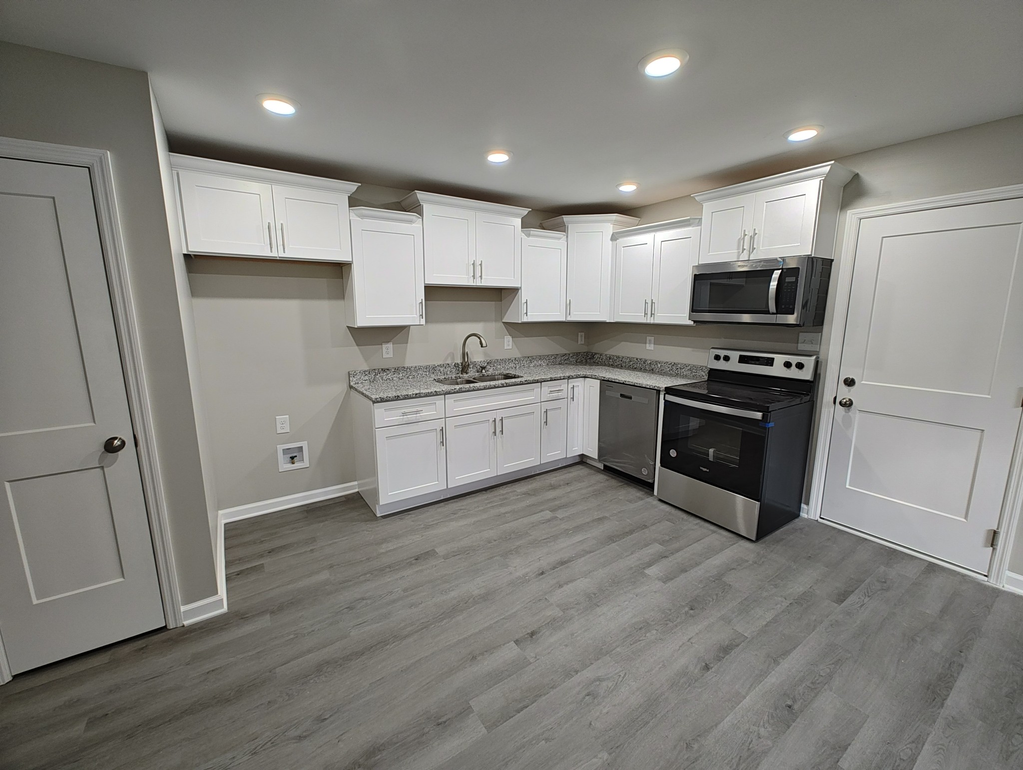 671 W Main St