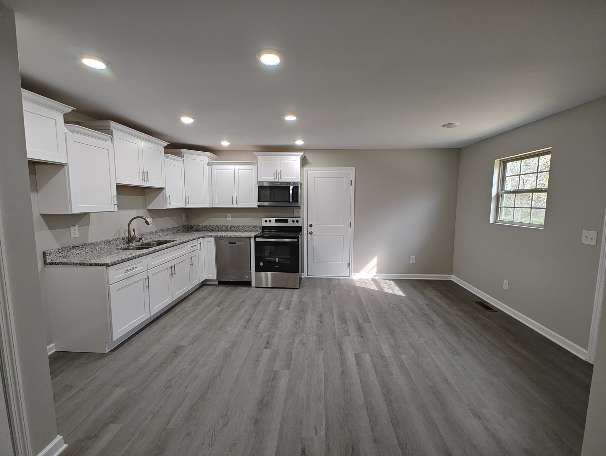 671 W Main St