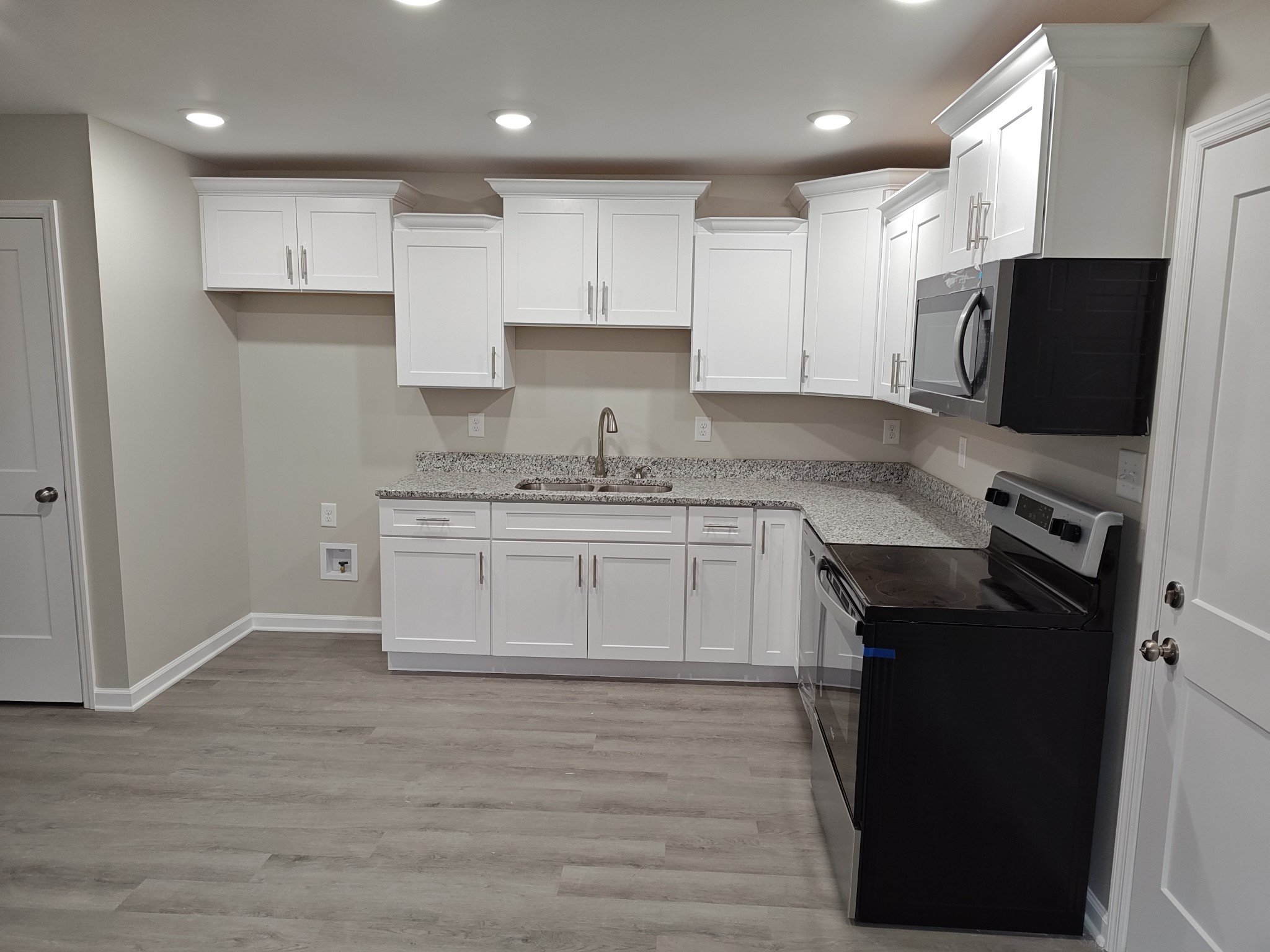 671 W Main St