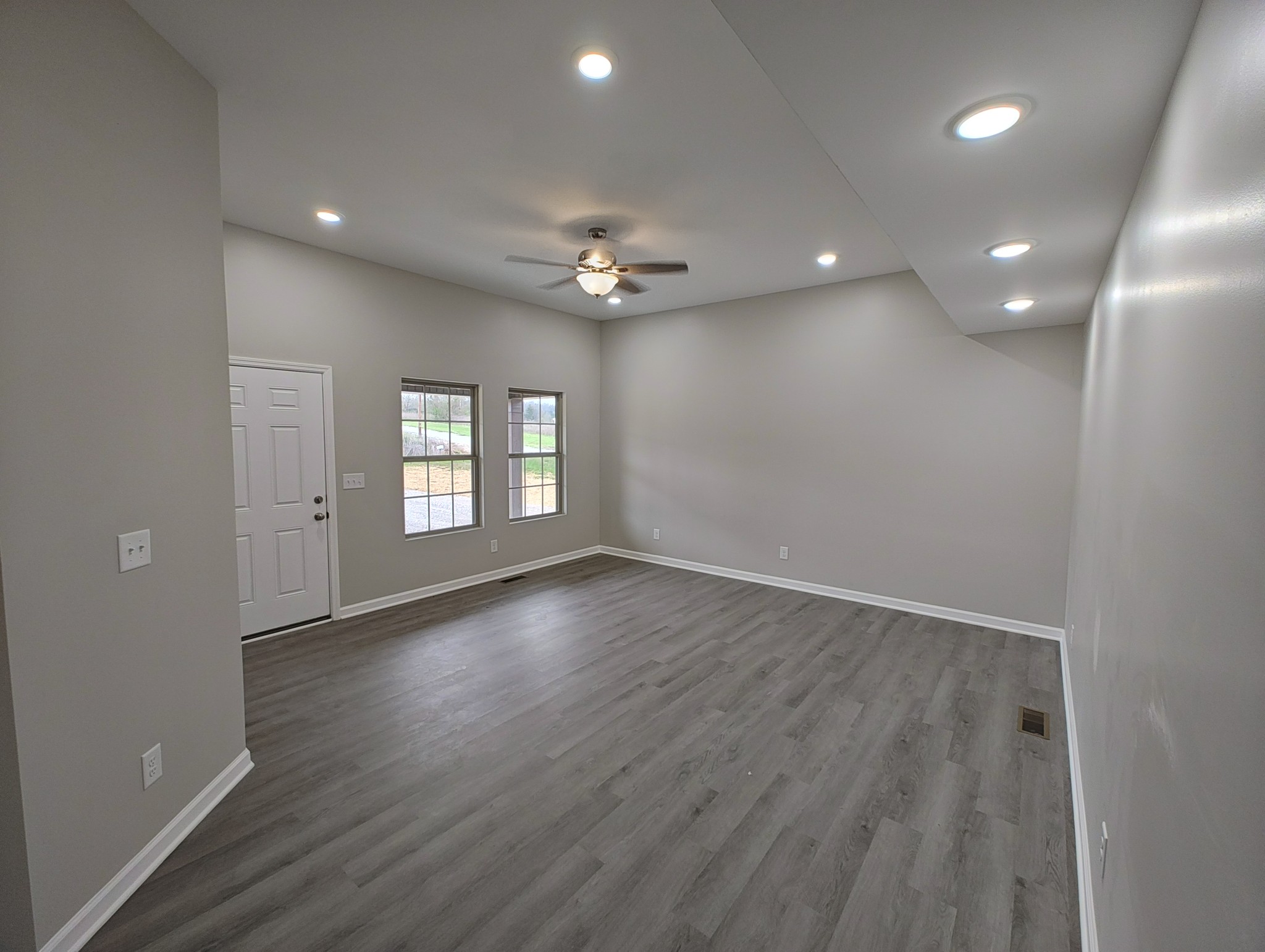 671 W Main St