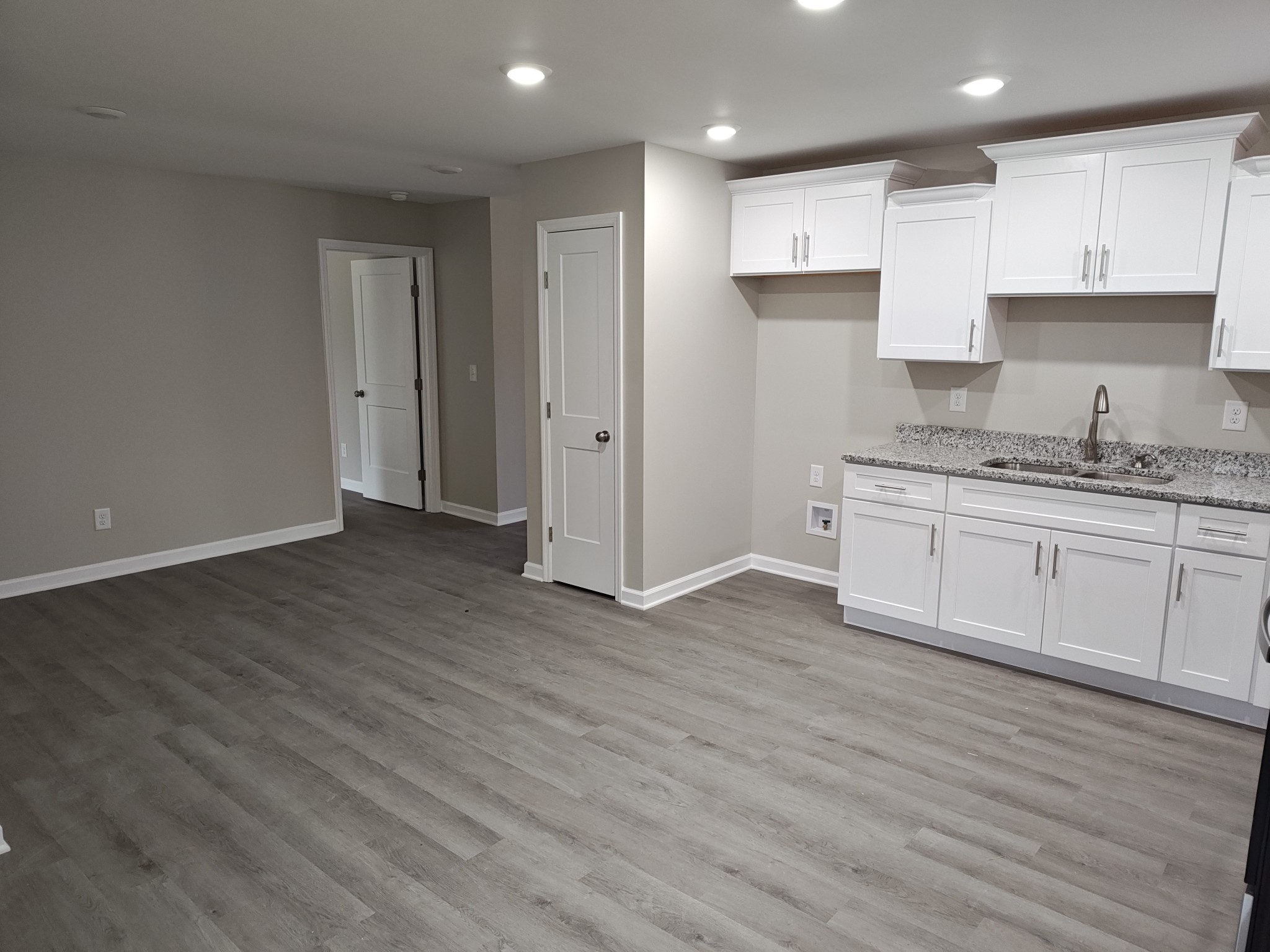 671 W Main St