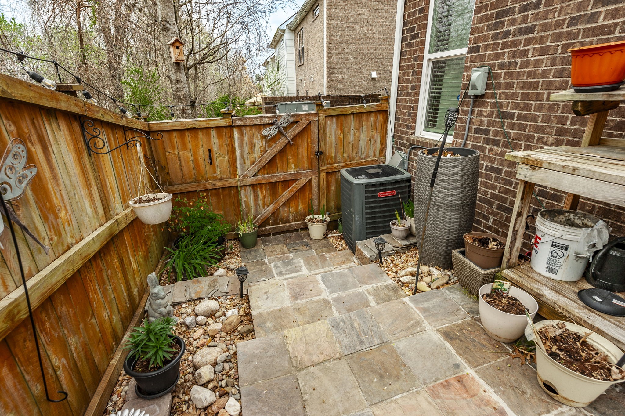 1009 Livingstone Ln