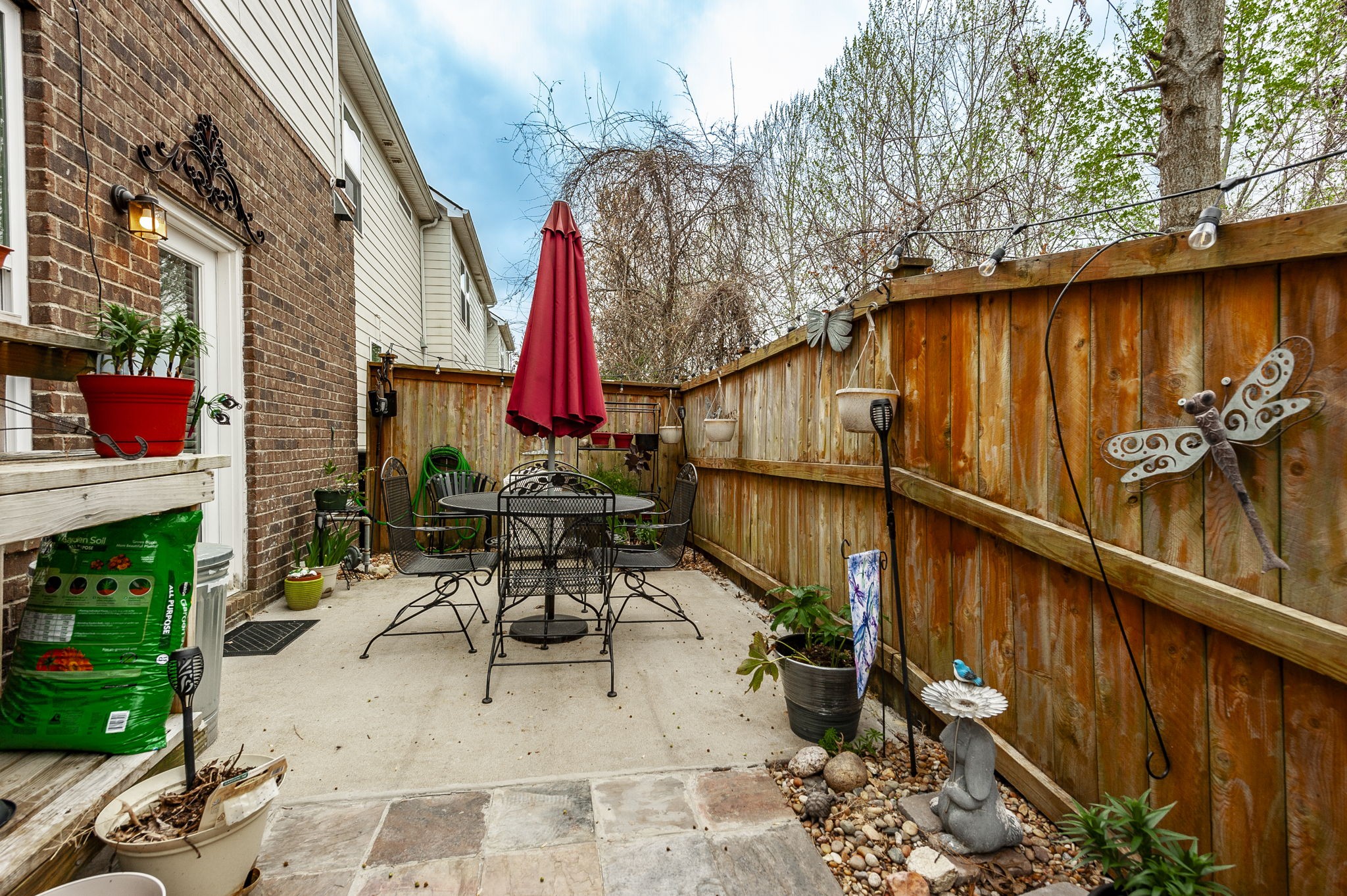 1009 Livingstone Ln