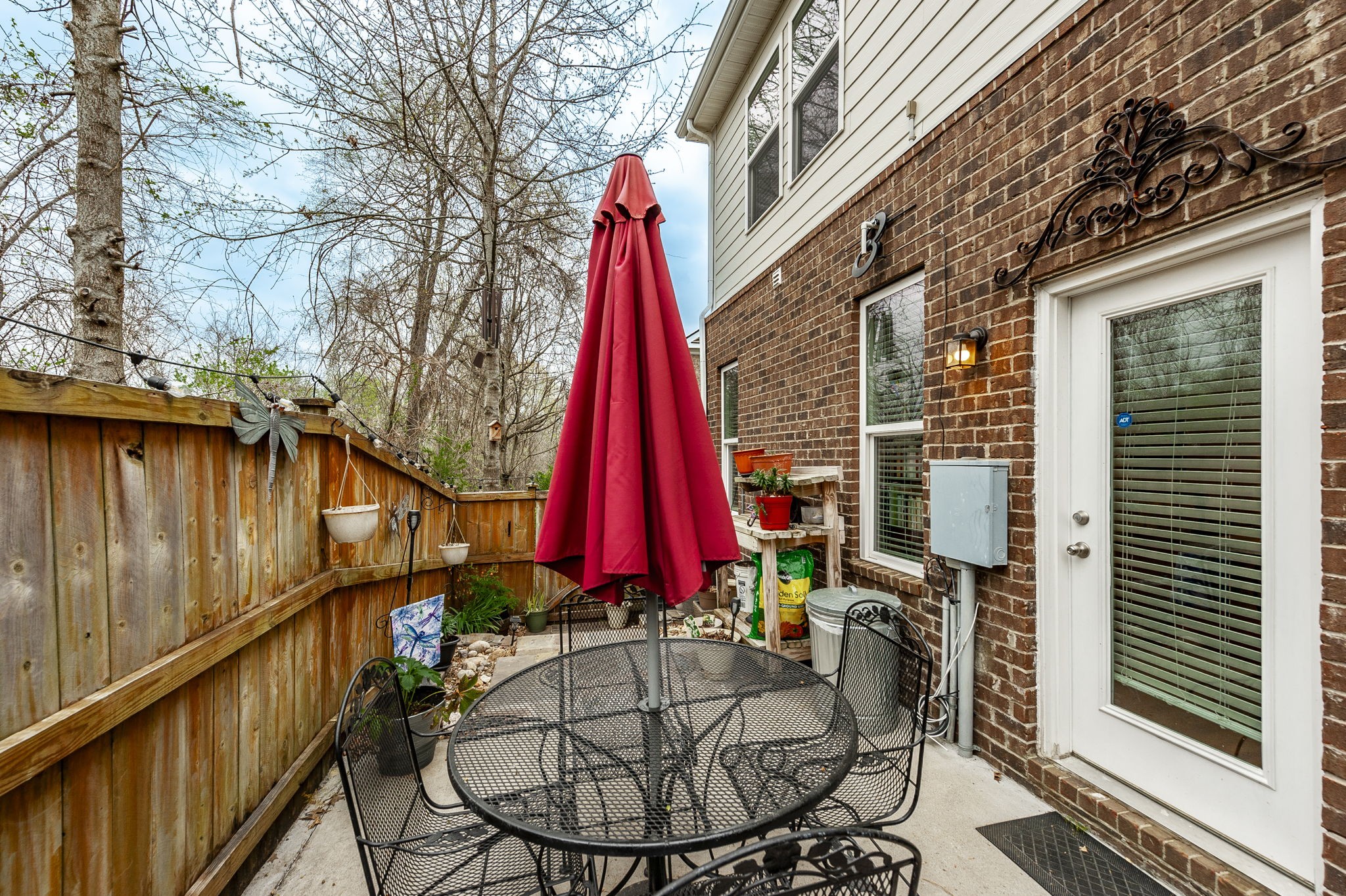 1009 Livingstone Ln