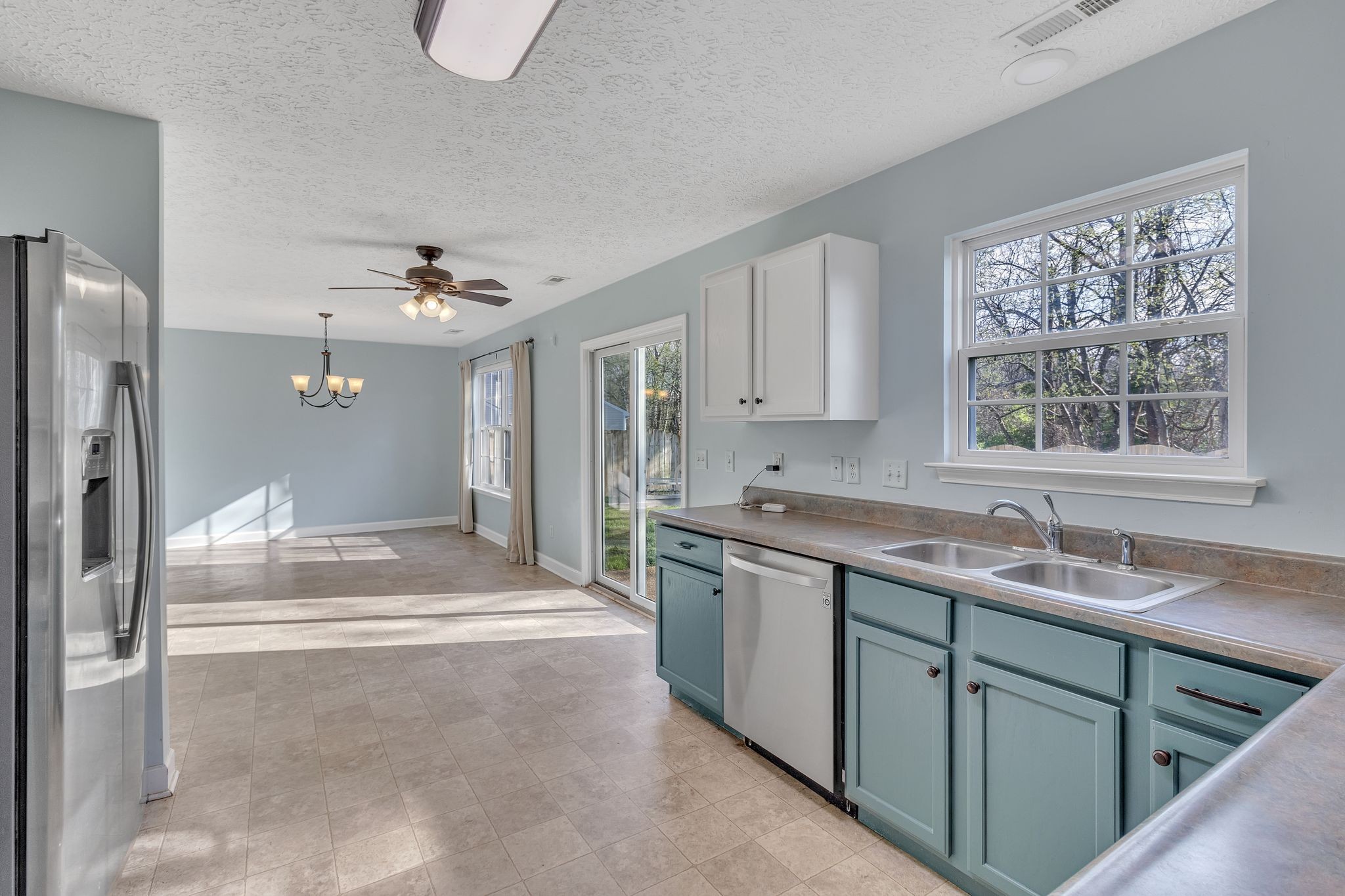 8024 Meadowview Ln