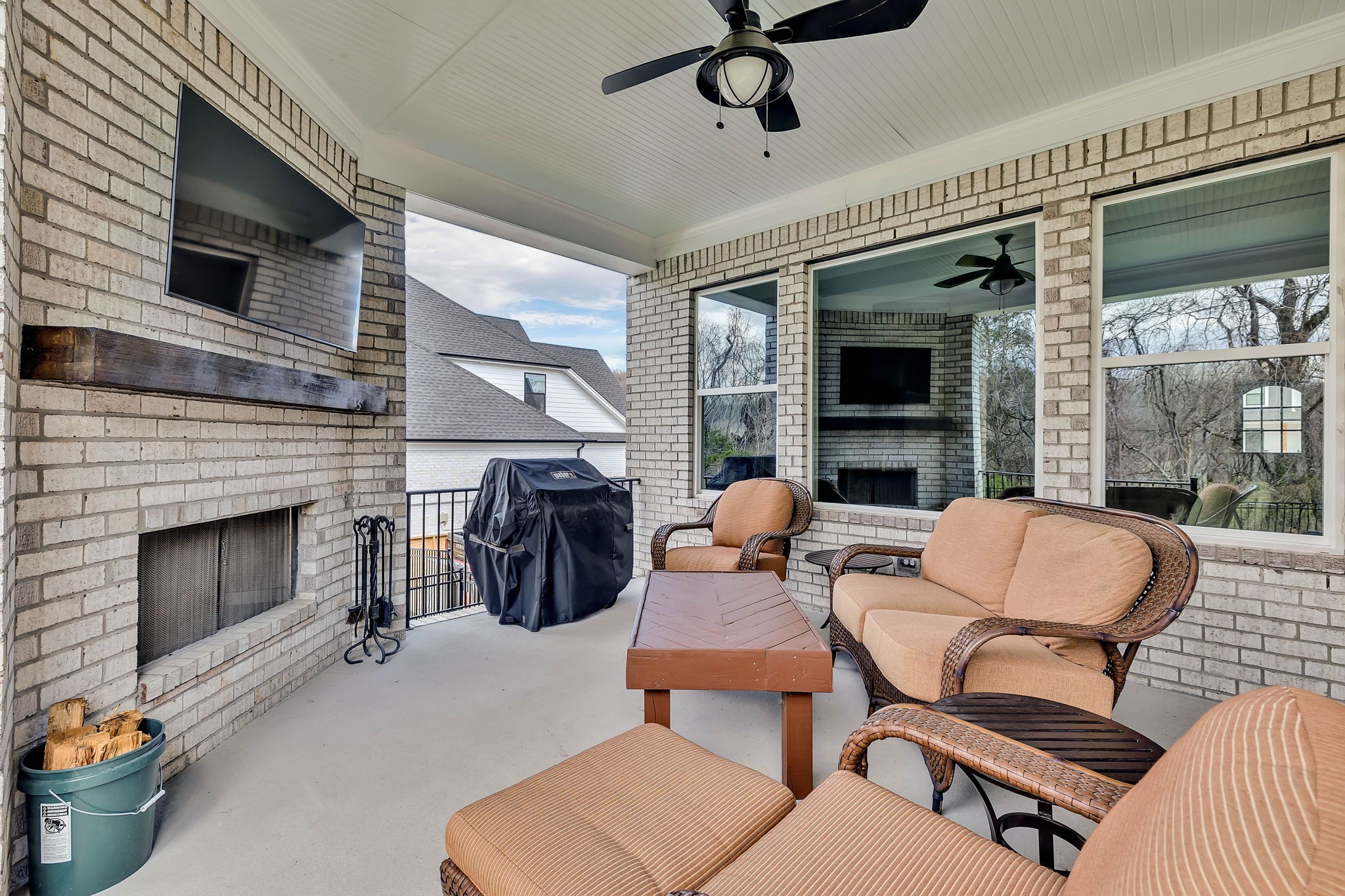 627 Silva Ln
