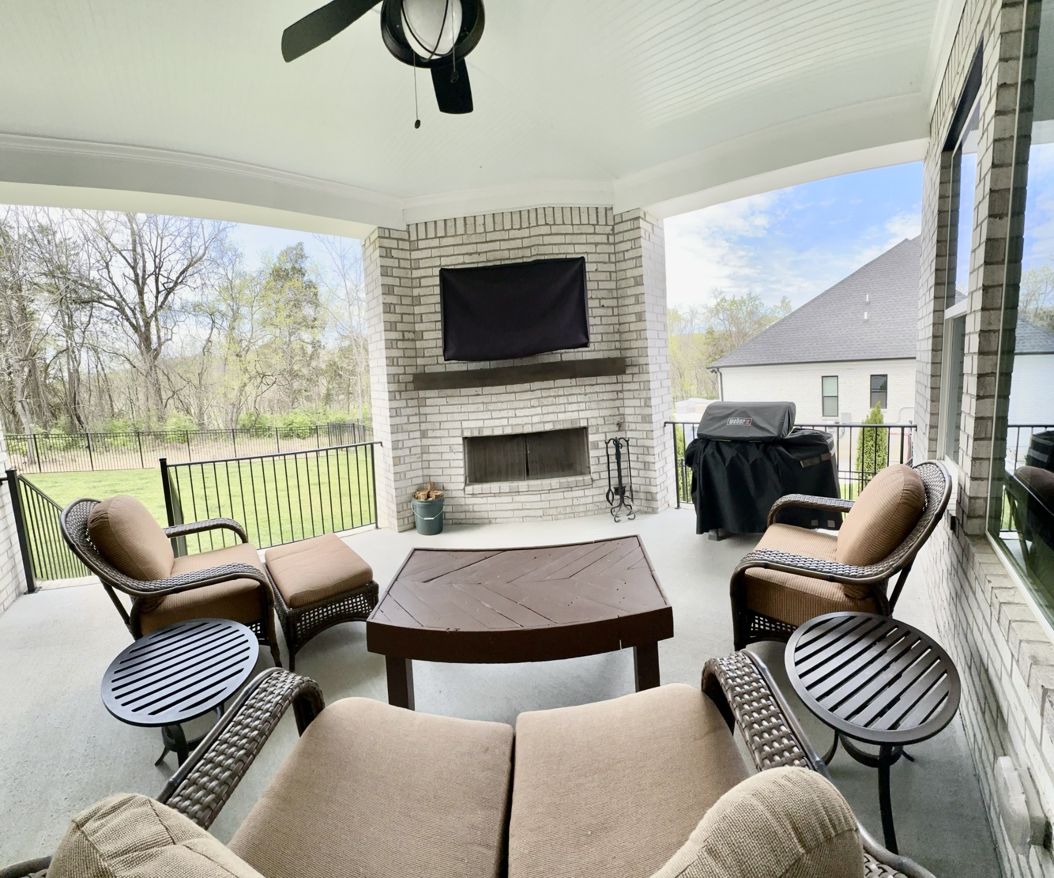 627 Silva Ln