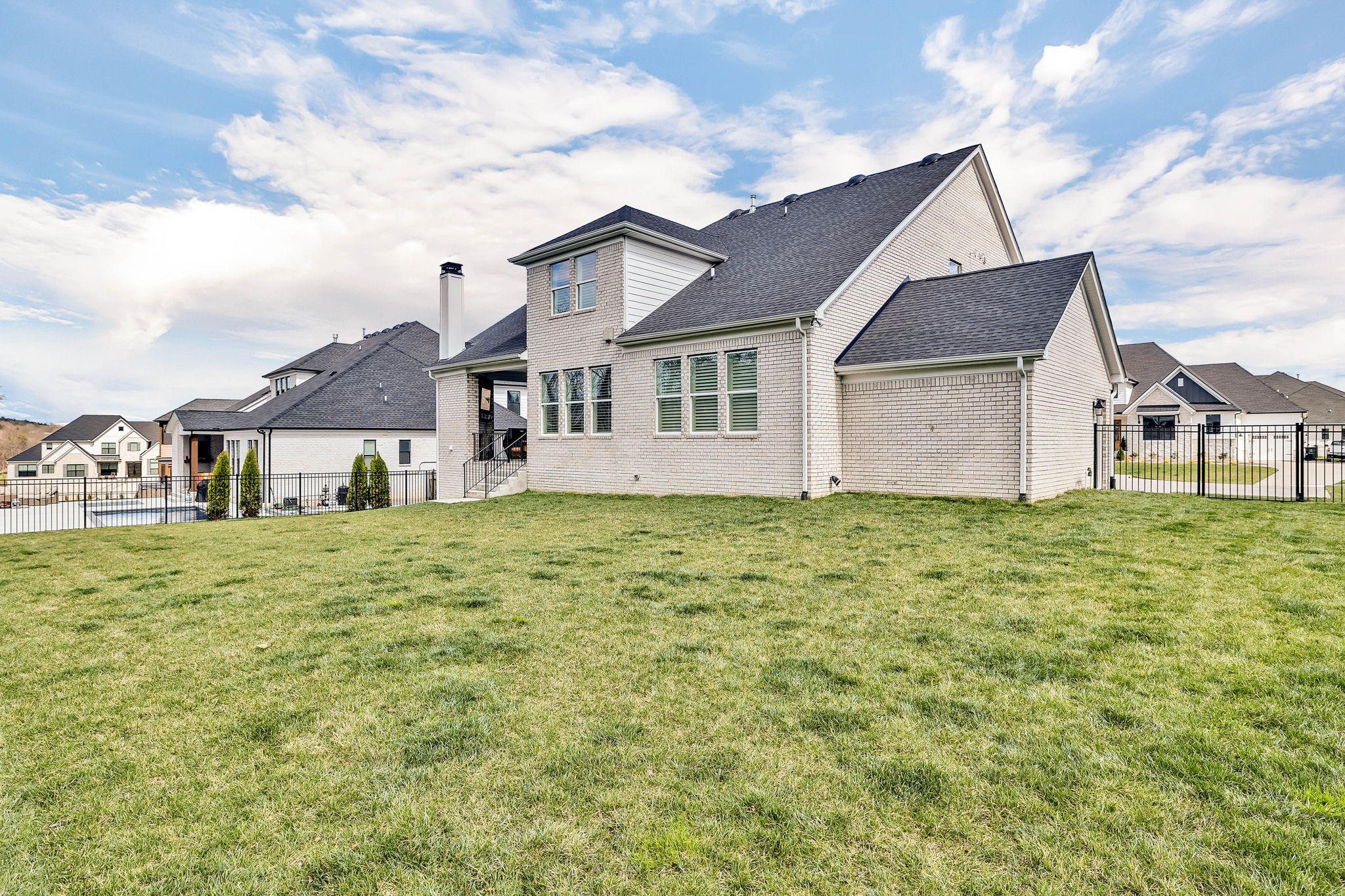 627 Silva Ln