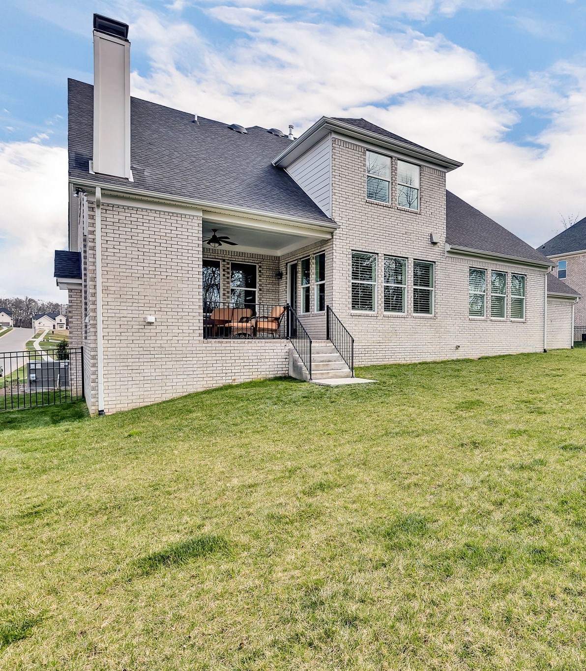 627 Silva Ln