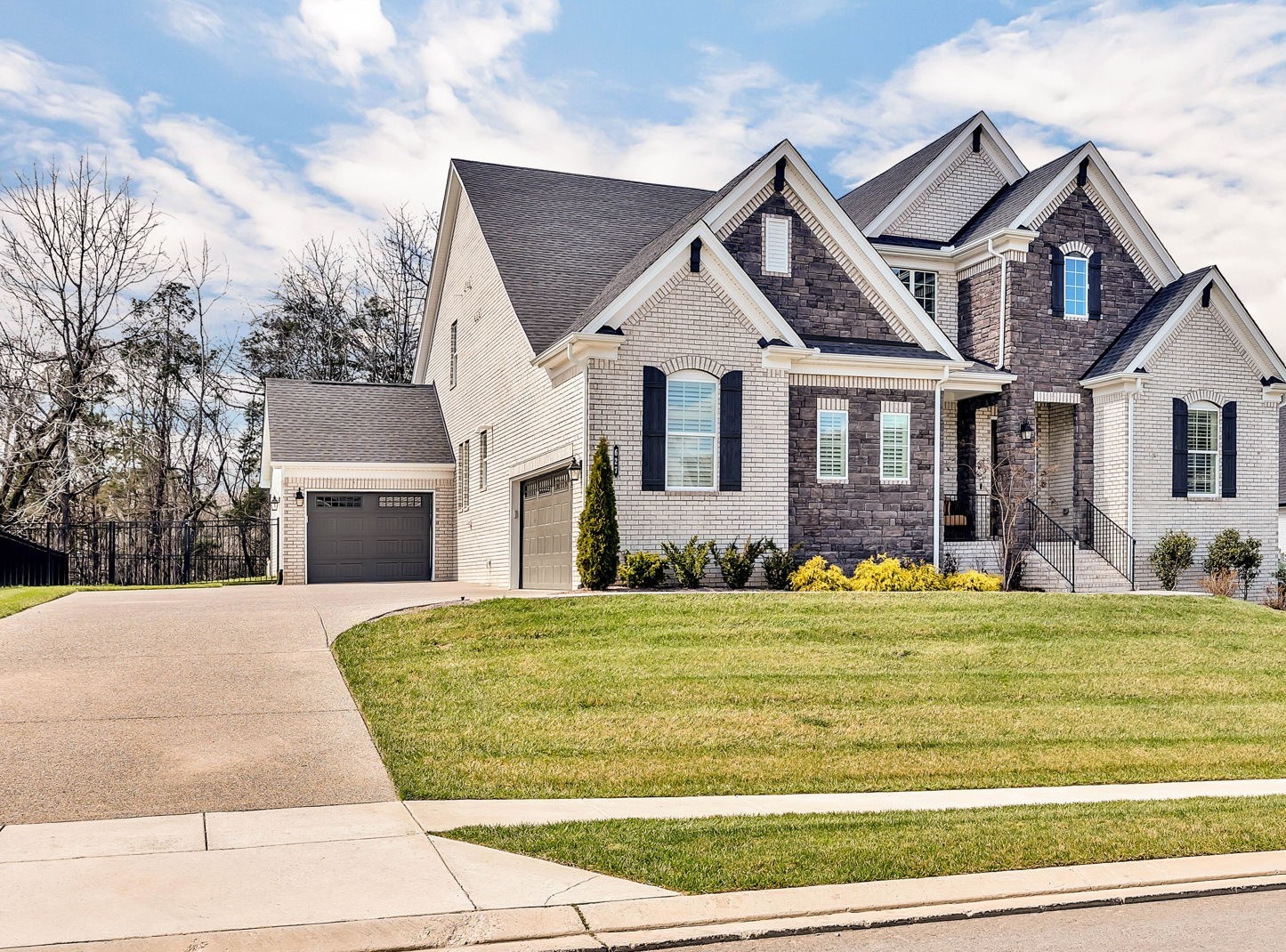 627 Silva Ln