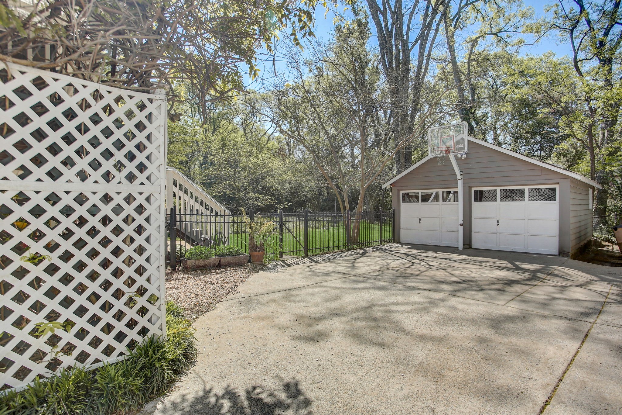 2503 W Linden Ave