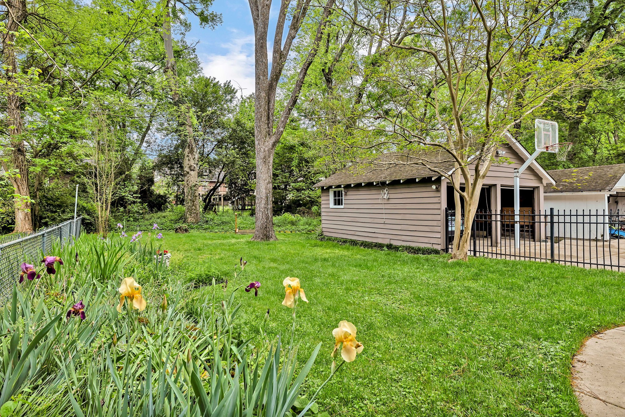 2503 W Linden Ave
