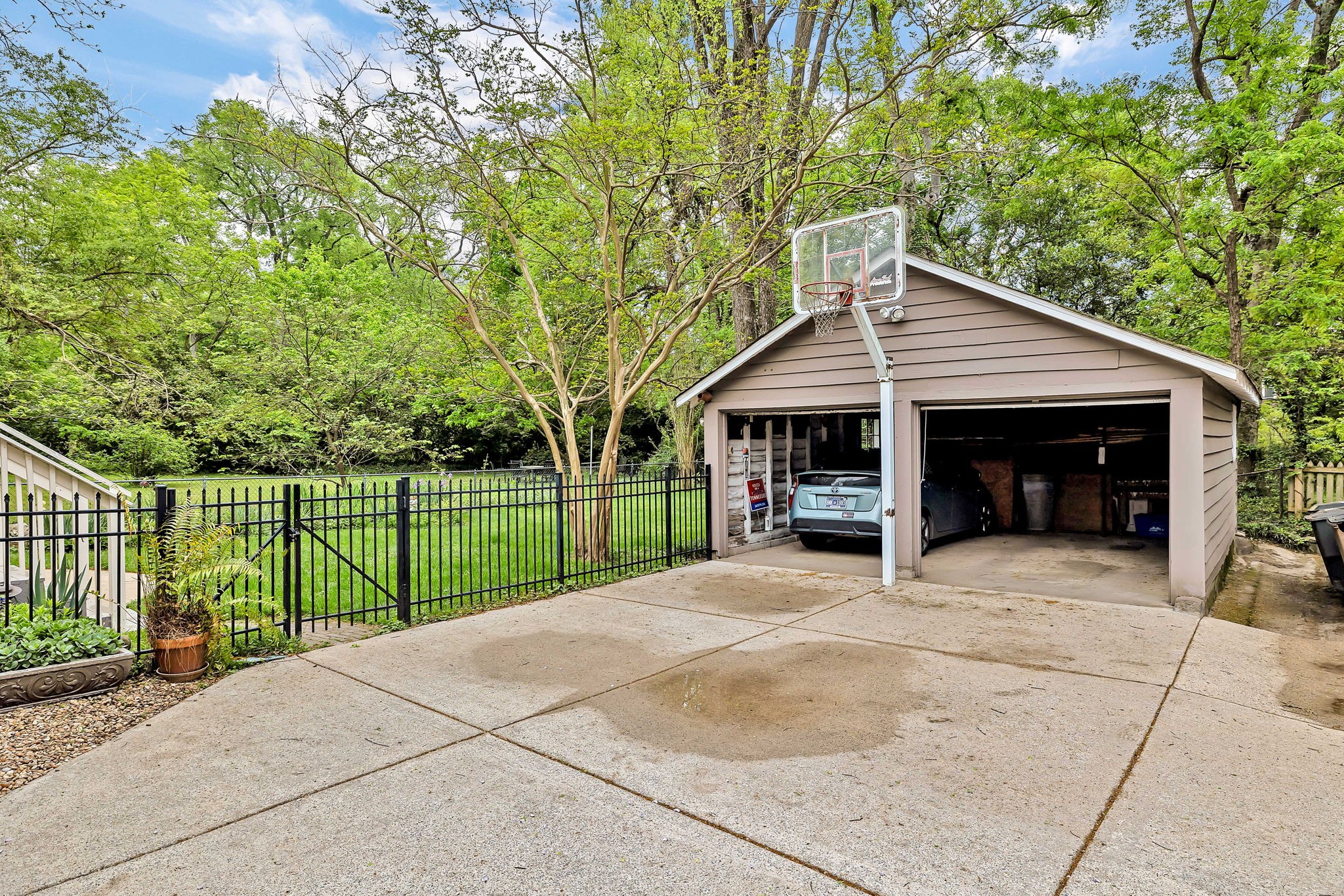 2503 W Linden Ave