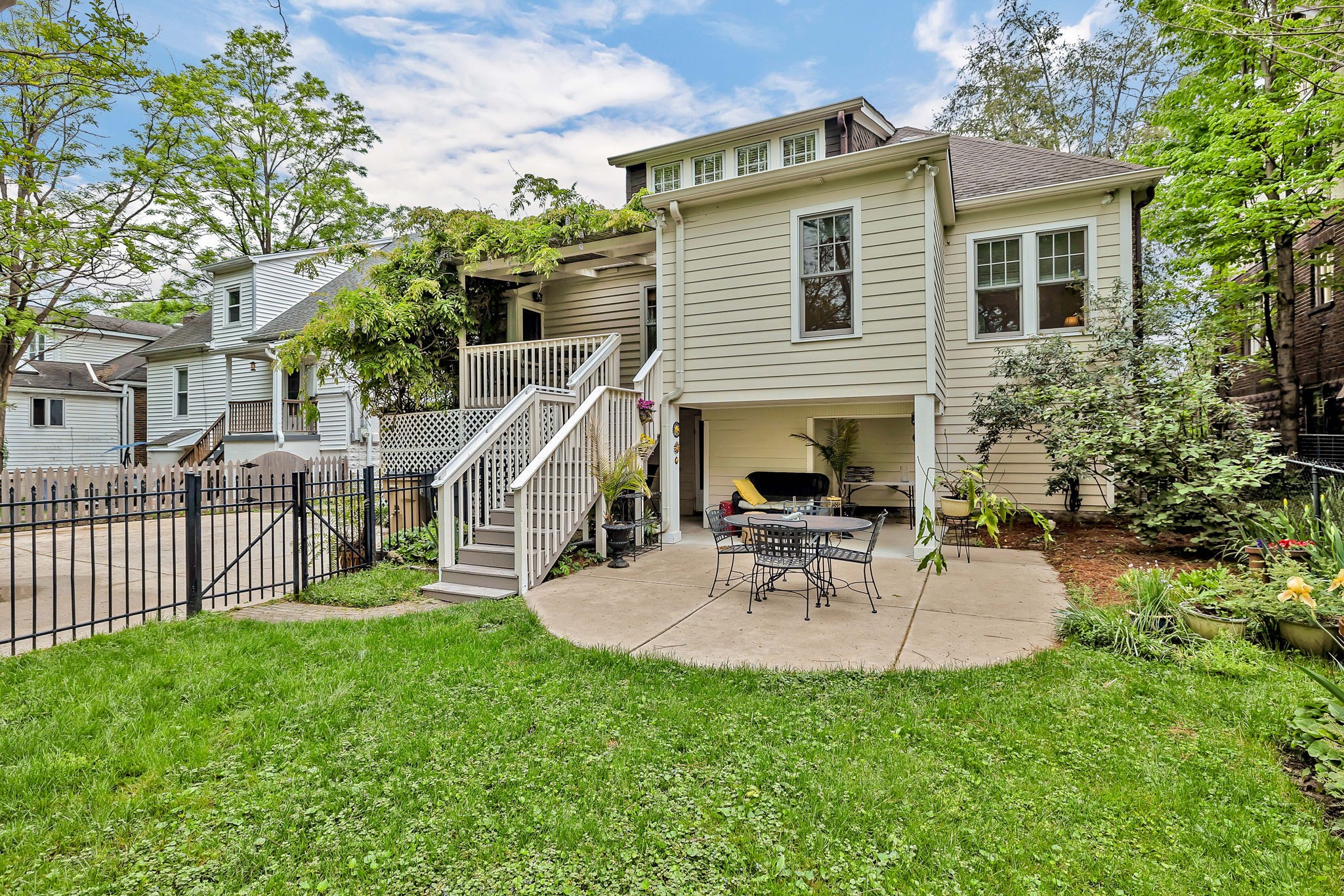 2503 W Linden Ave