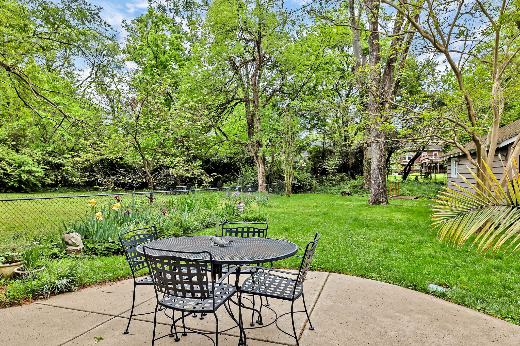2503 W Linden Ave