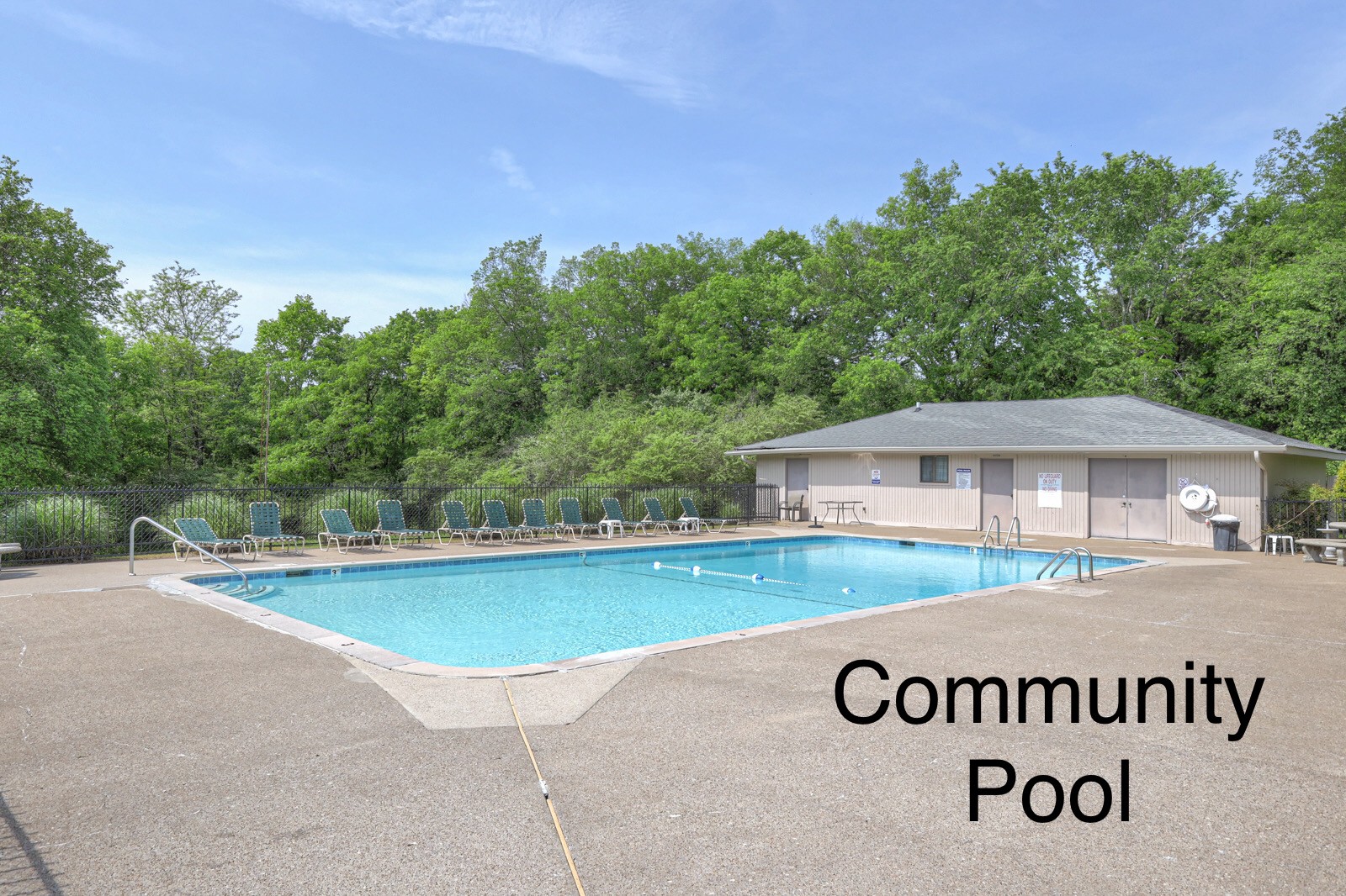 320 Lake Chateau Dr