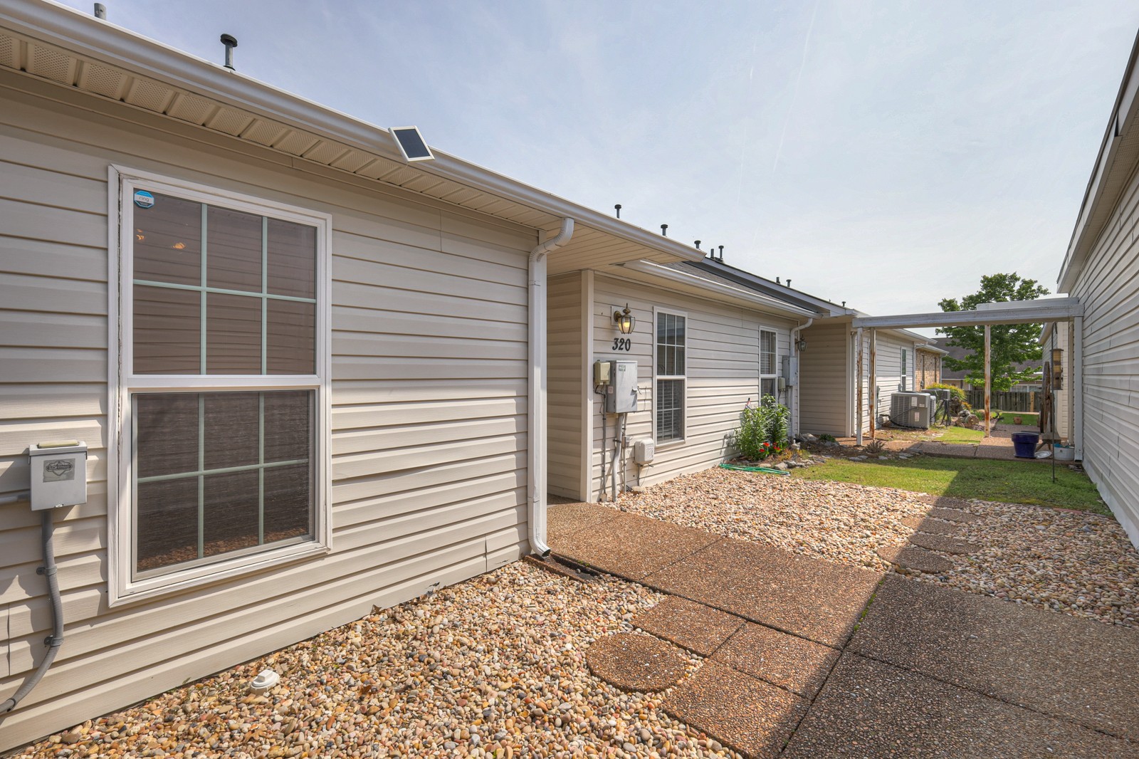 320 Lake Chateau Dr