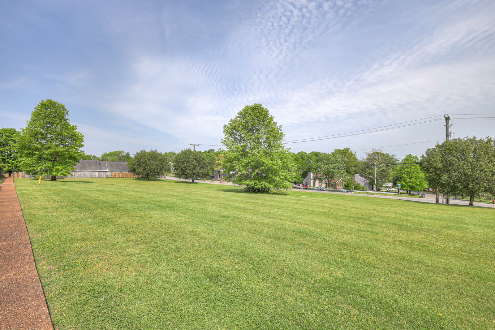 320 Lake Chateau Dr
