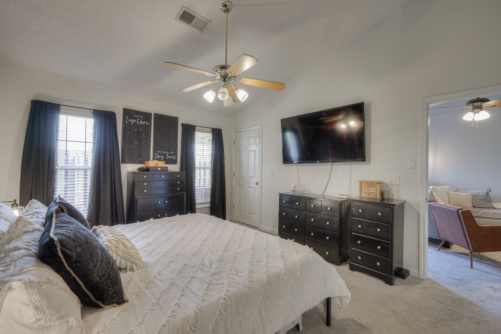 320 Lake Chateau Dr