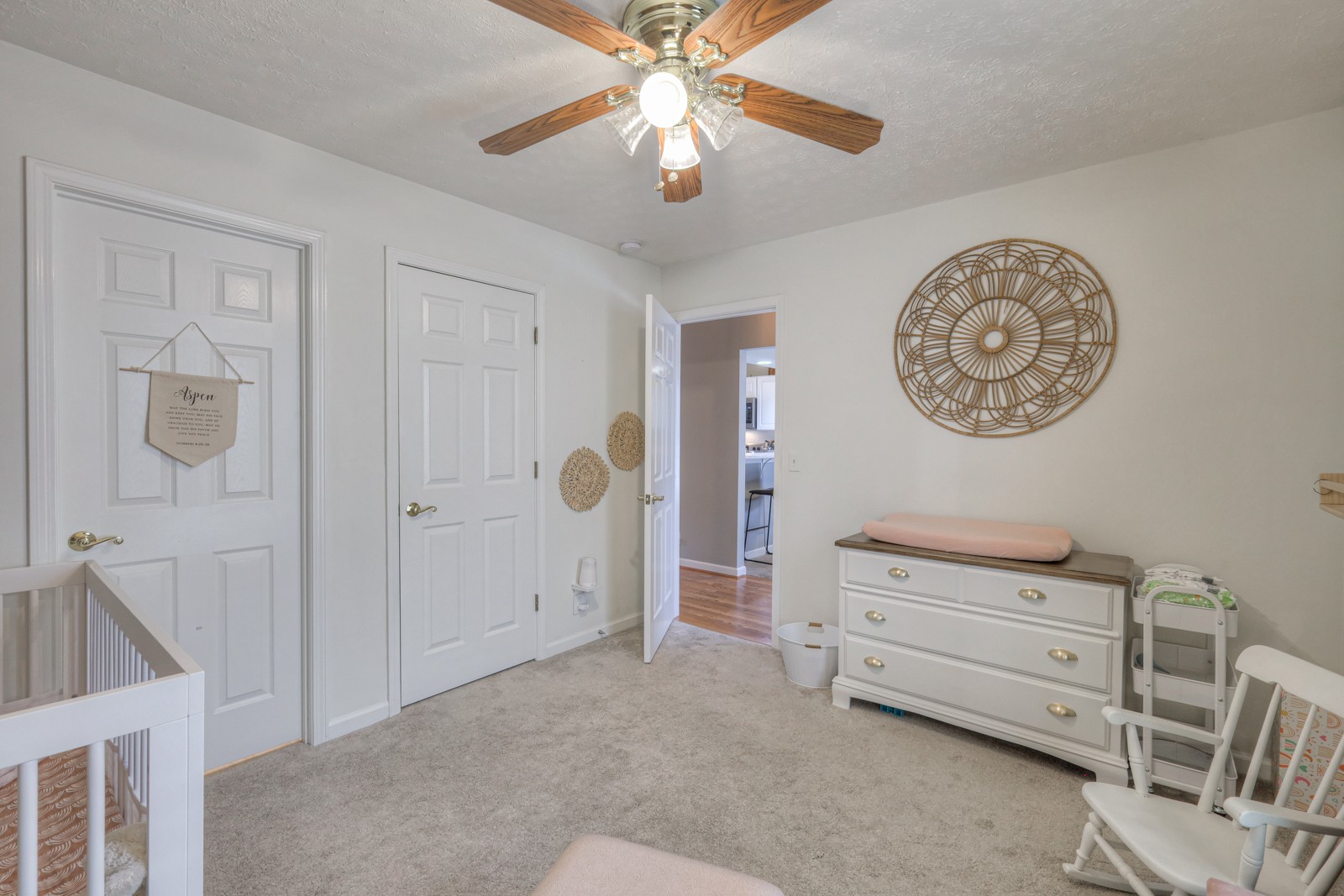 320 Lake Chateau Dr