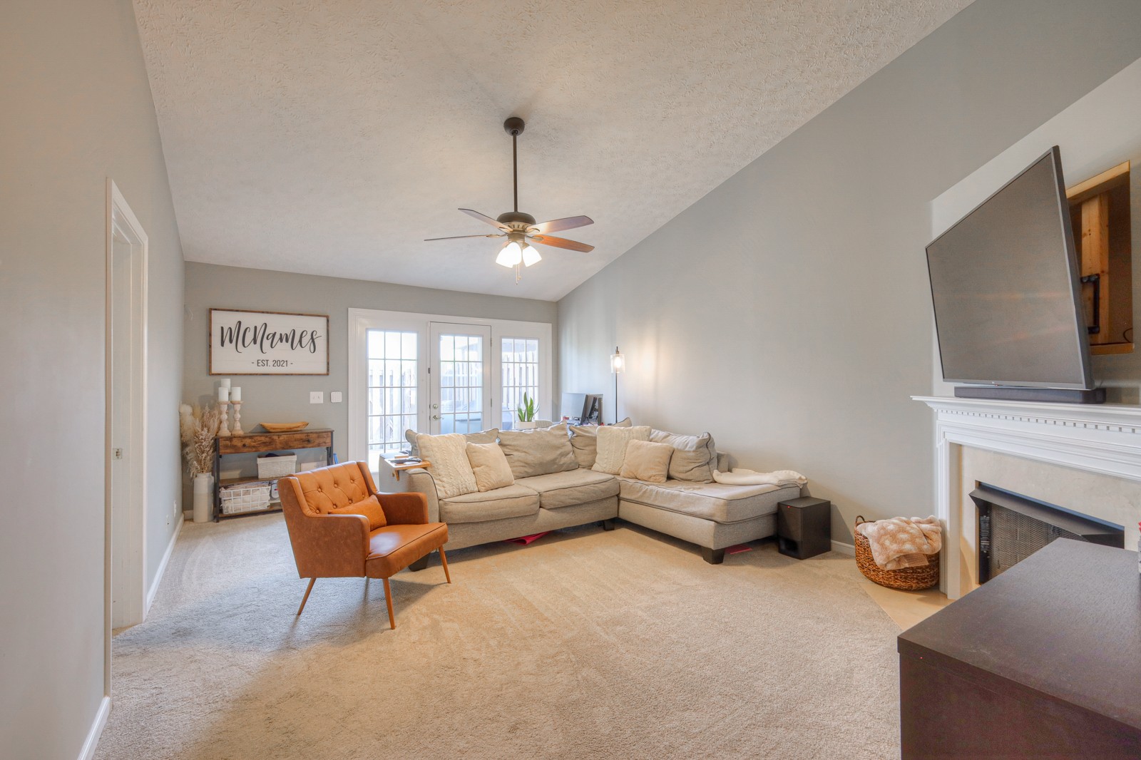 320 Lake Chateau Dr