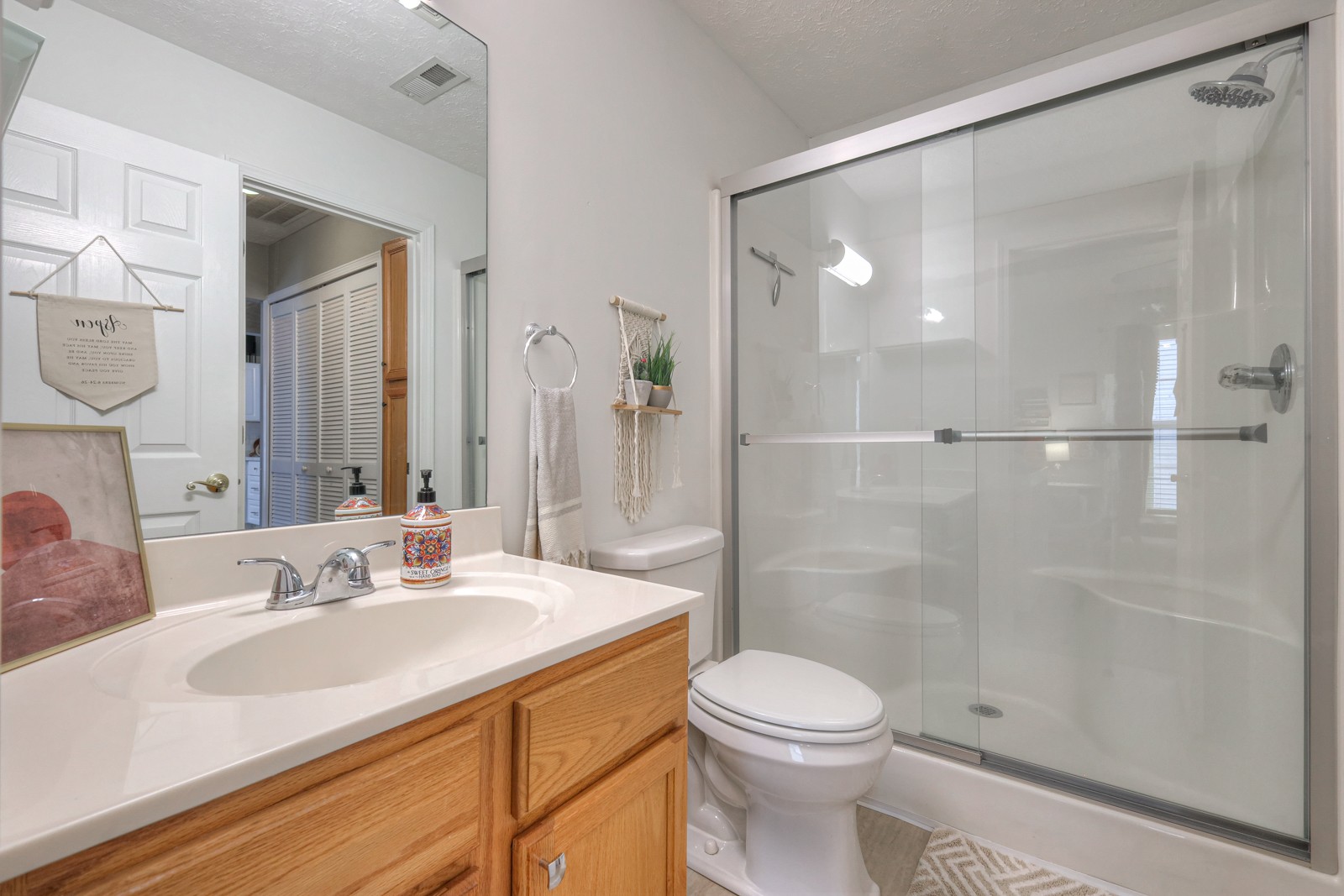 320 Lake Chateau Dr