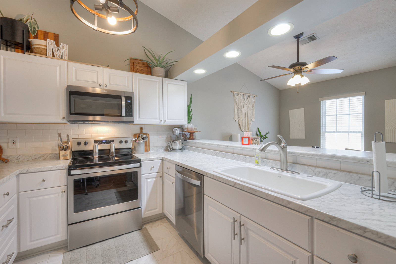 320 Lake Chateau Dr