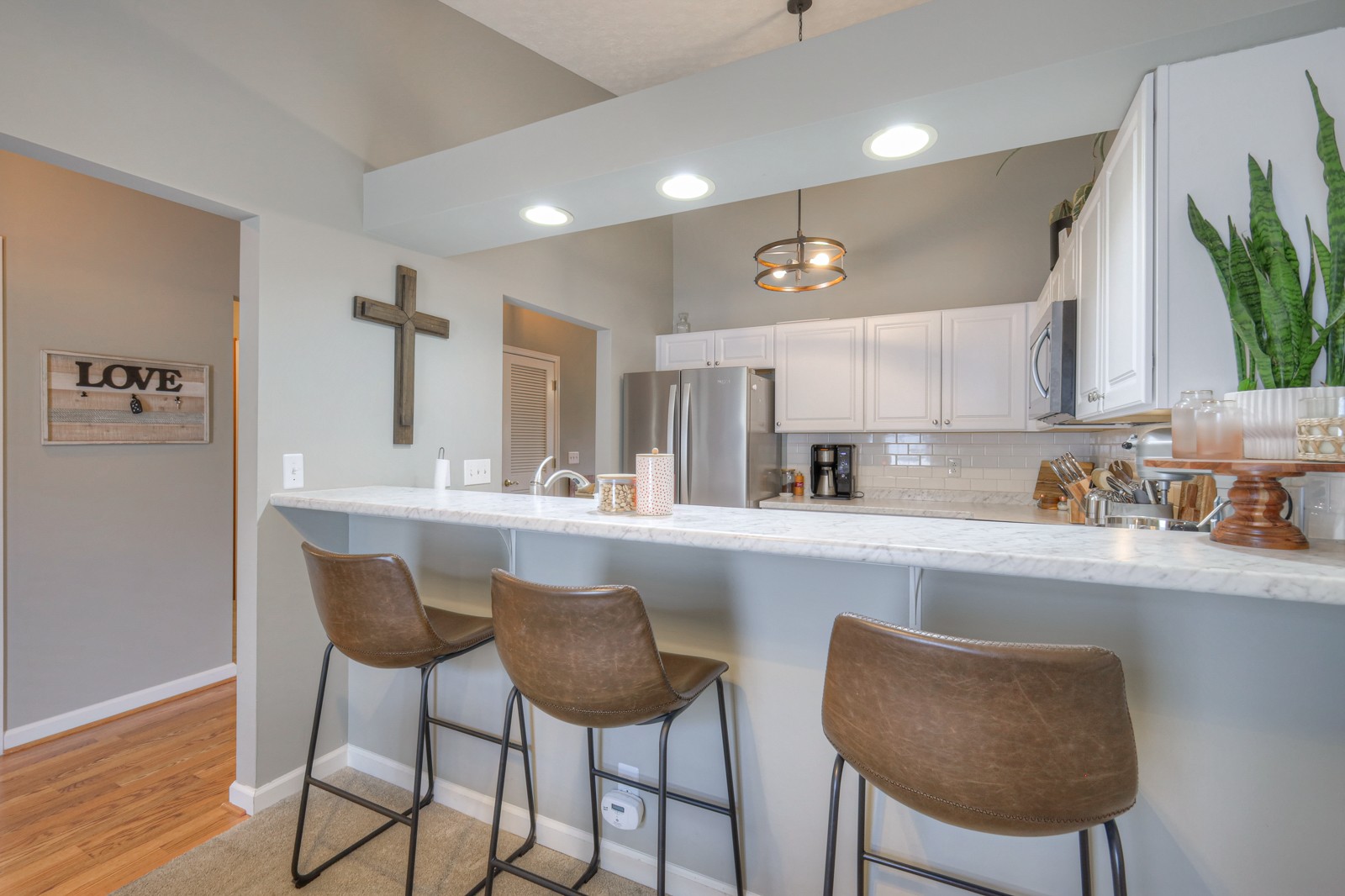 320 Lake Chateau Dr