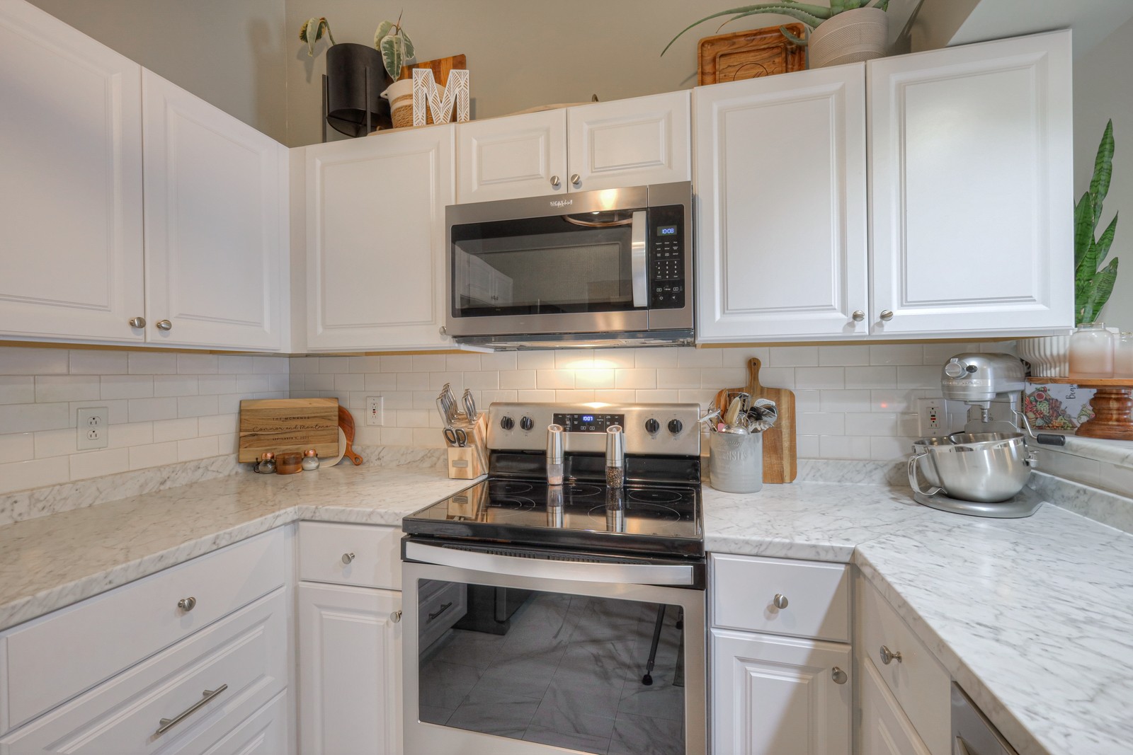 320 Lake Chateau Dr