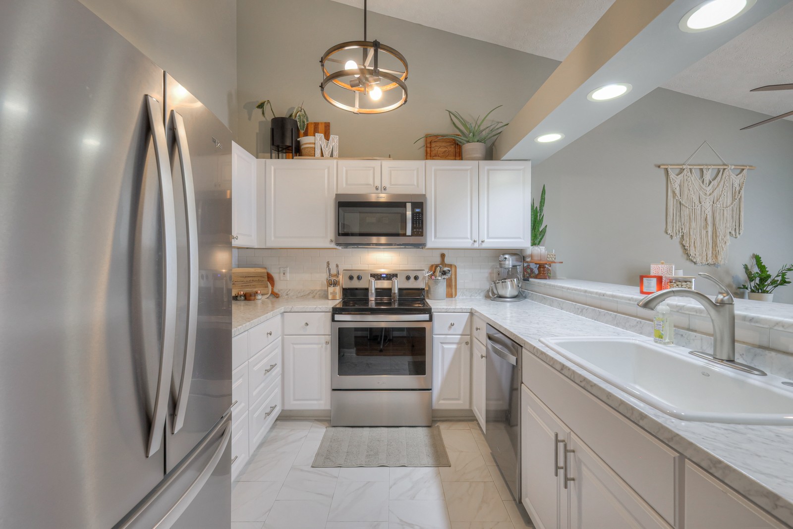 320 Lake Chateau Dr