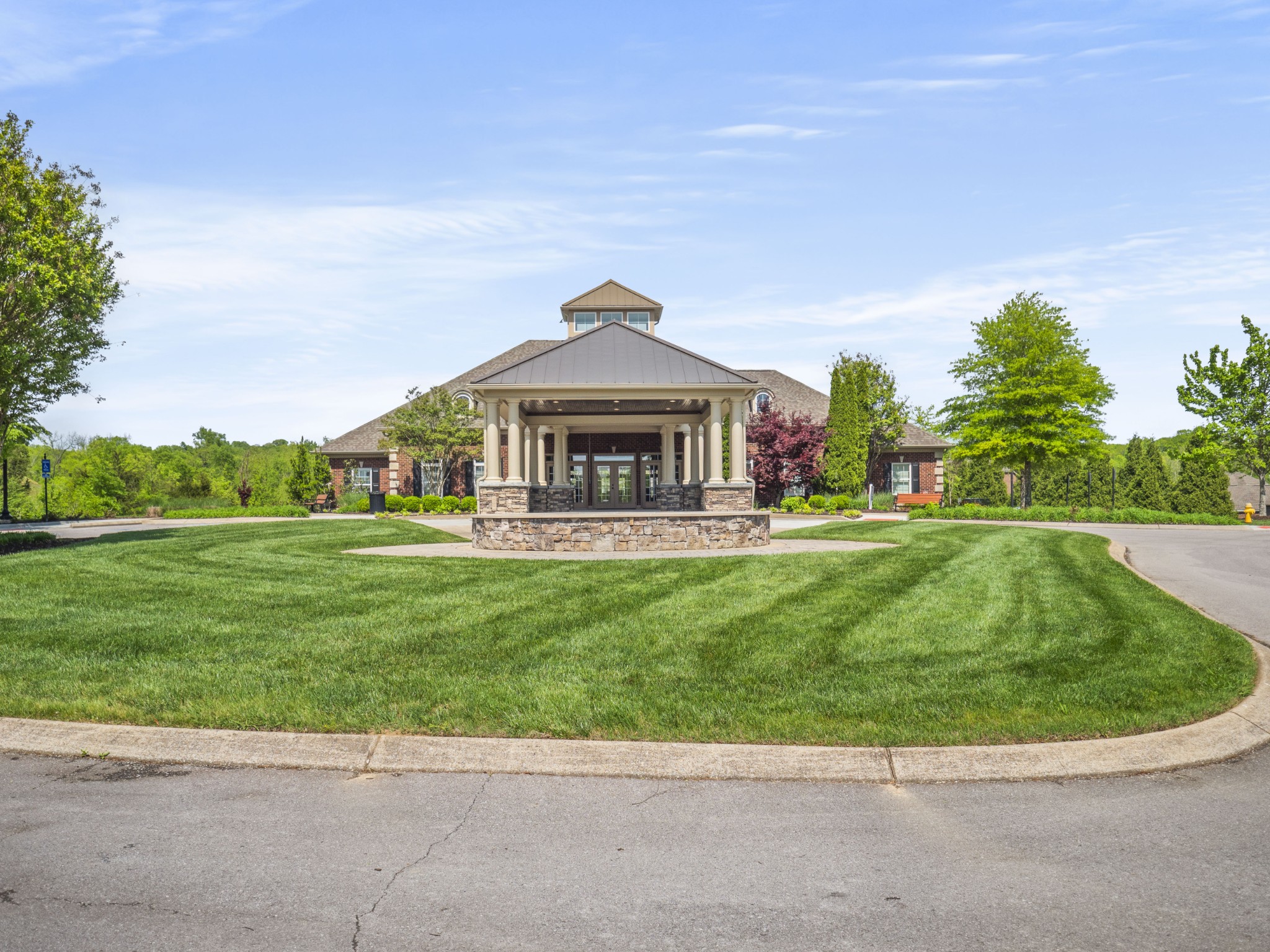 1627 Summit Rdg